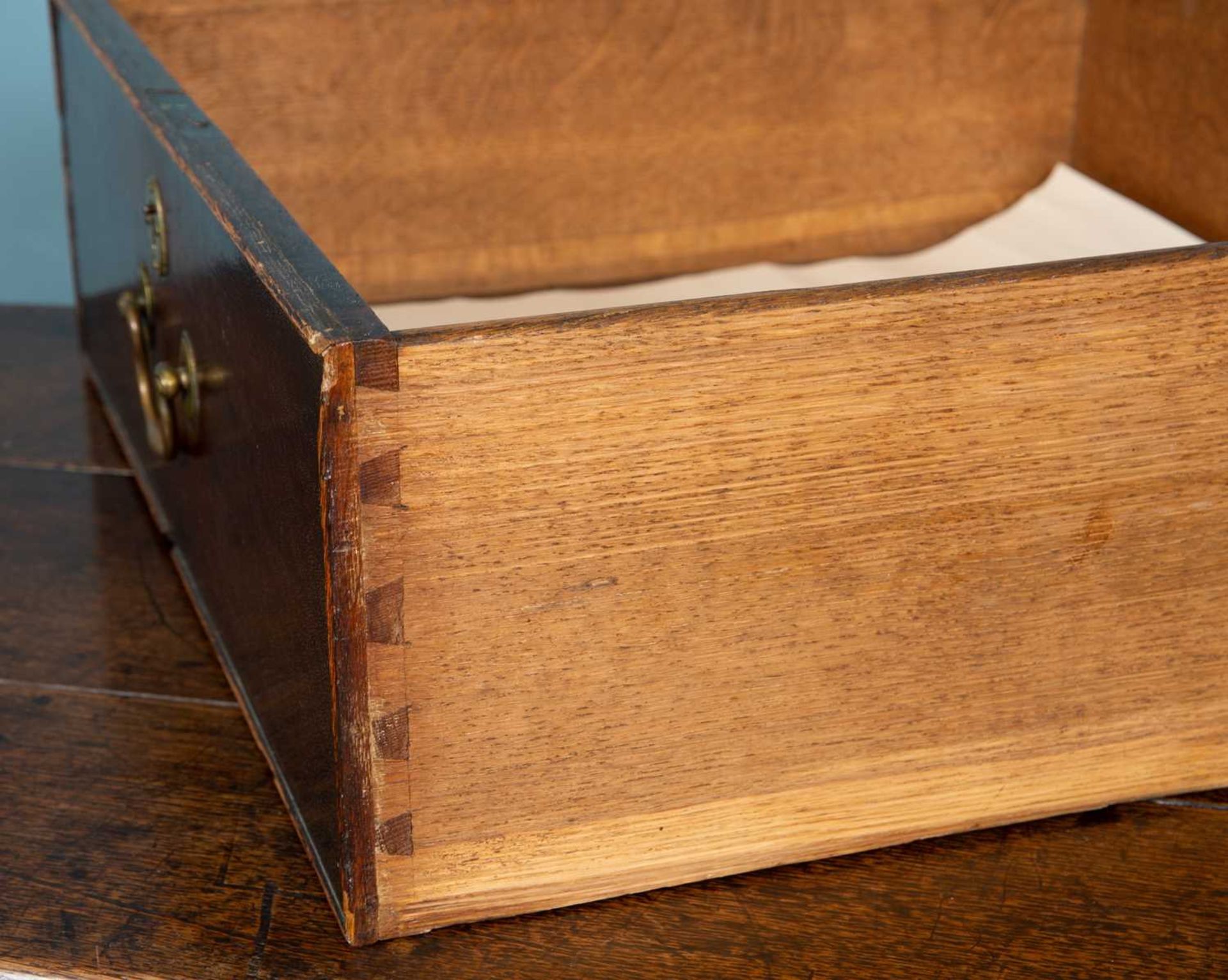 A Georgian oak mule chest - Image 4 of 12