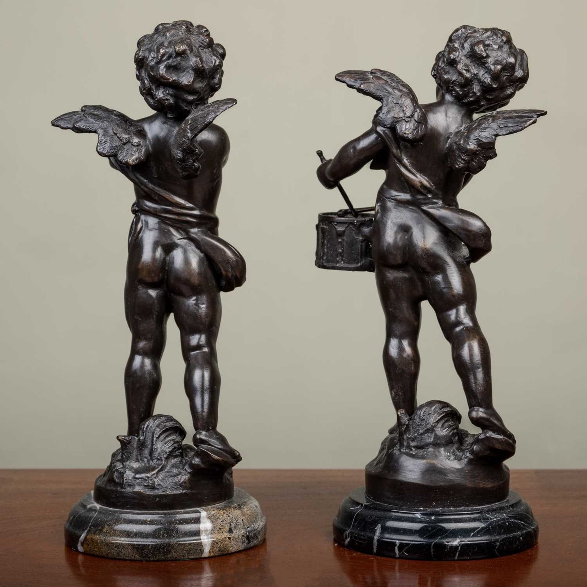 A pair of Bronze figures of cherubs - Image 4 of 4