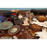 An interesting collection of miscellaneous items of bijouterie
