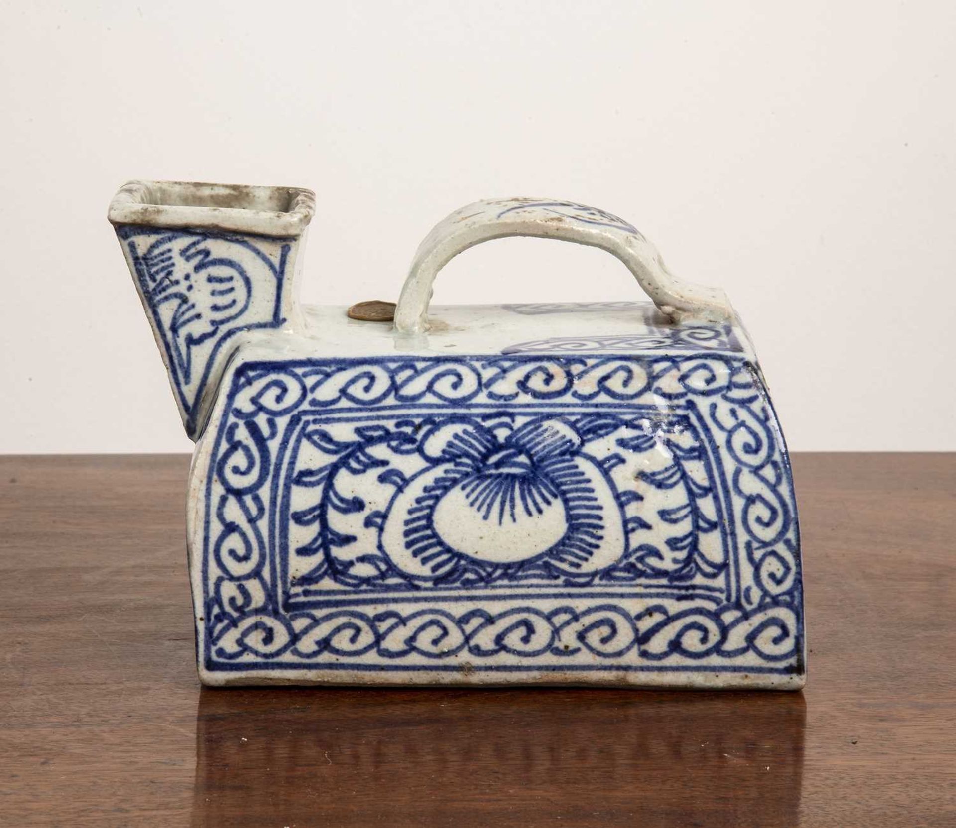 Blue and white porcelain bourdaloue Chinese, decorated with repeating blue and white motifs, with - Image 4 of 6