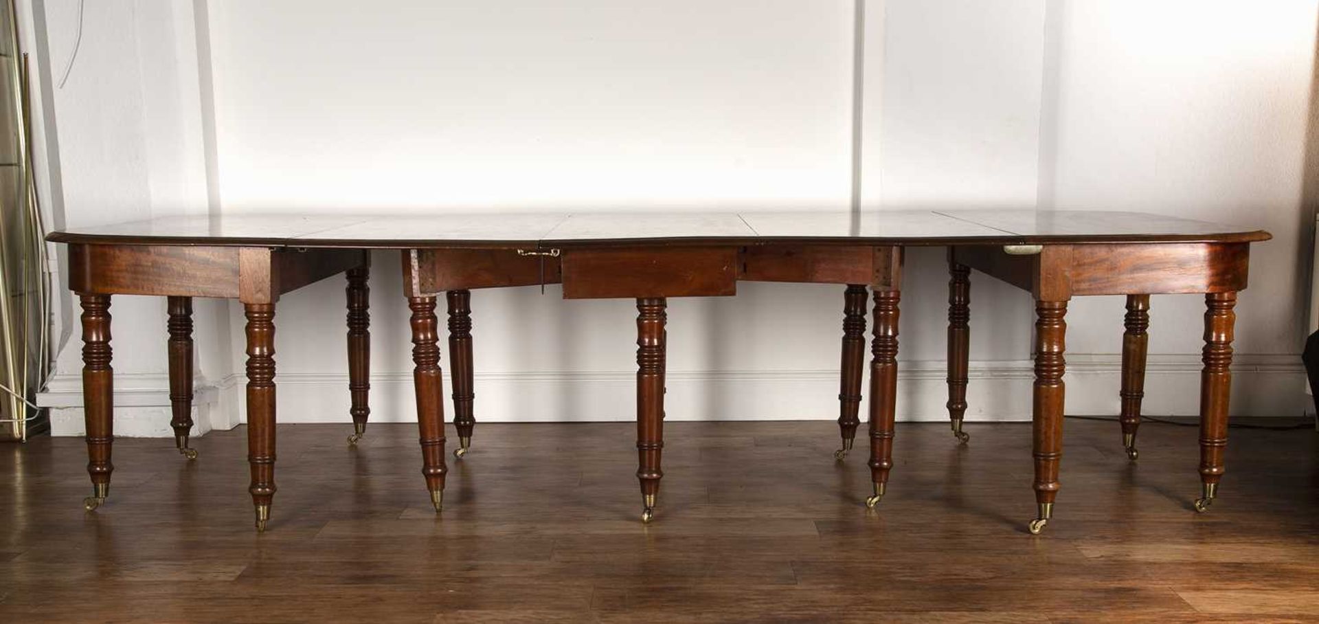 Mahogany D-end dining table 19th Century, with central drop-leaf on turned supports with brass - Bild 2 aus 4