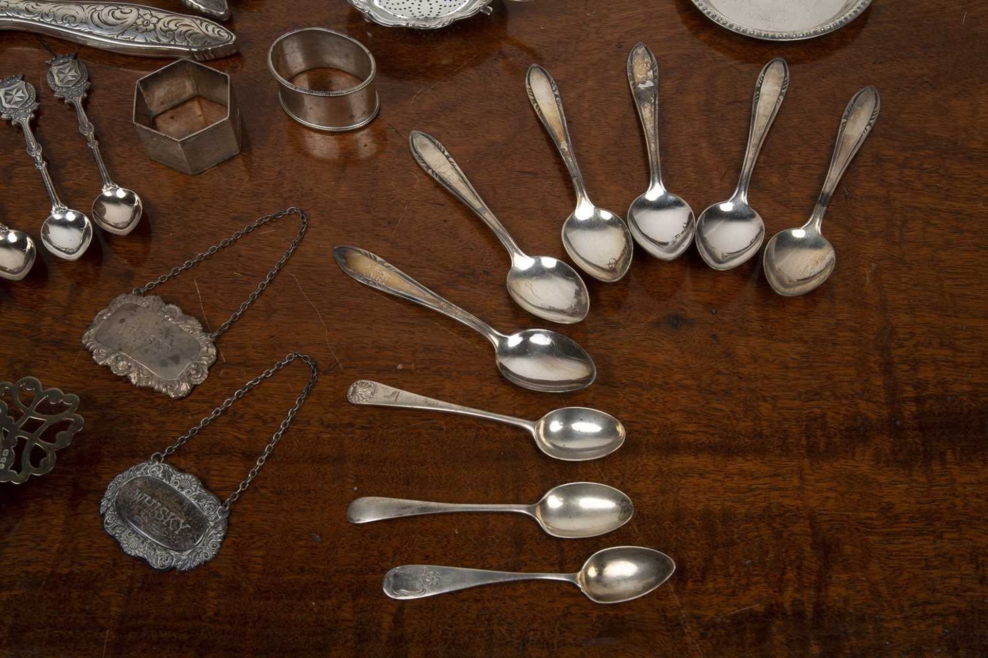 Collection of silver and silver plated ware comprising of: a cased set of six silver teaspoons and - Image 3 of 9