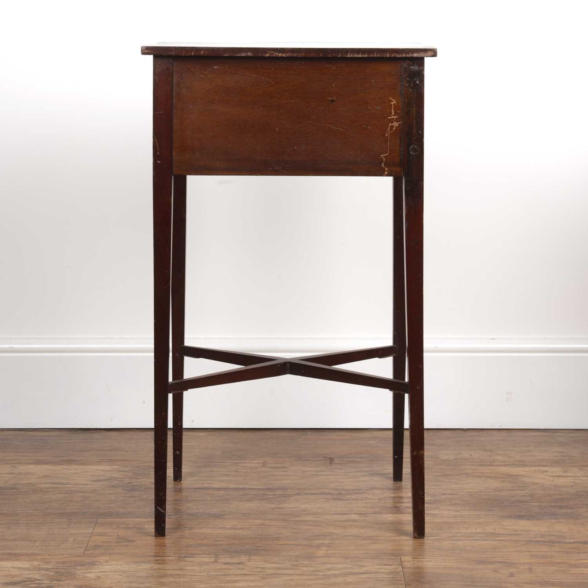 Mahogany and inlaid side table Edwardian, fitted two drawers with gilt metal handles, 42.5cm wide - Bild 3 aus 5