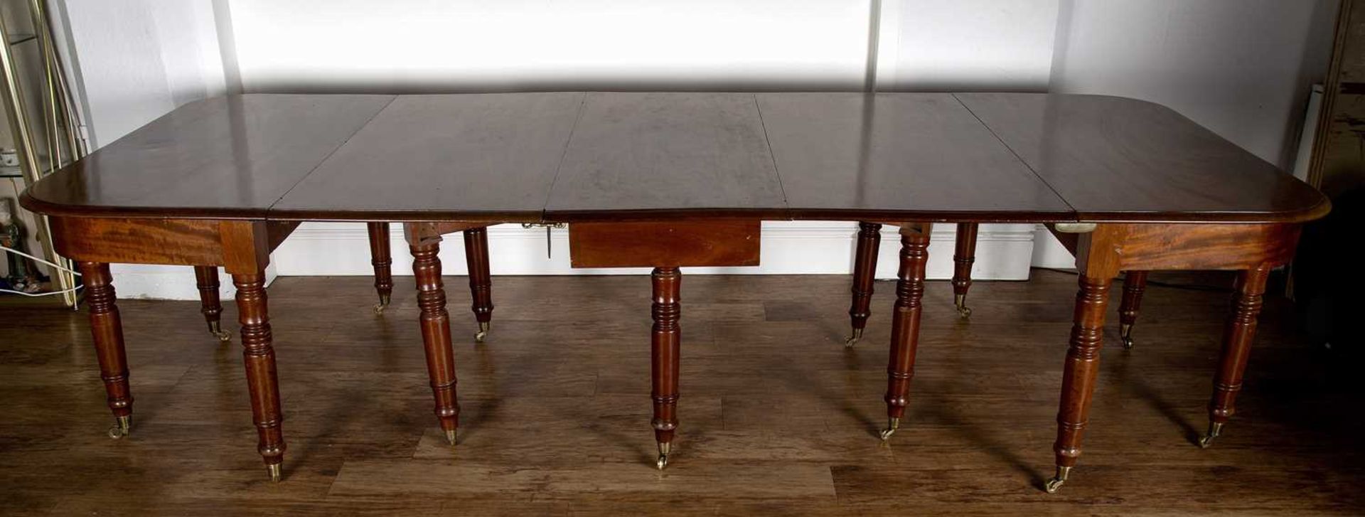 Mahogany D-end dining table 19th Century, with central drop-leaf on turned supports with brass - Bild 3 aus 4