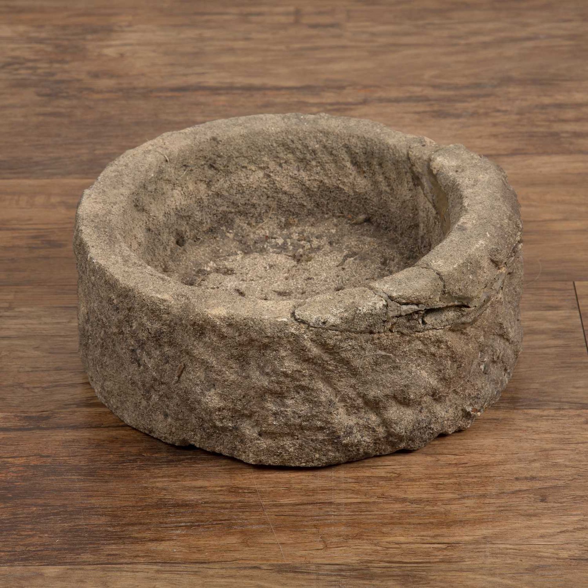 Rough hewn stone trough with label stating 'This stone came from the Houses of Parliament' 30cm - Image 4 of 4