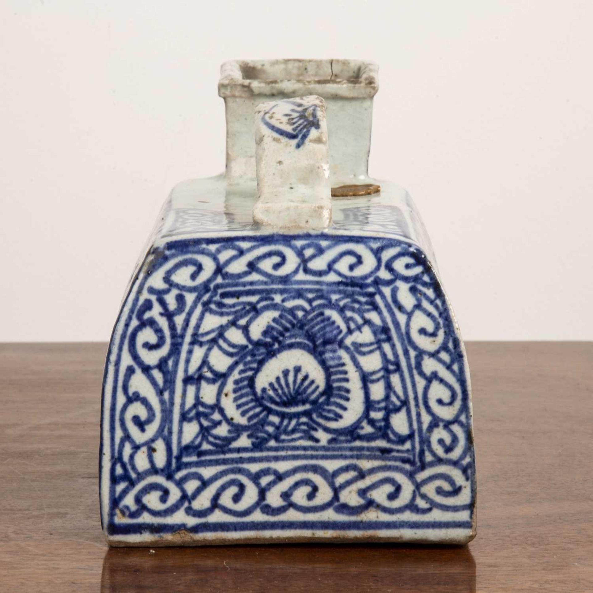 Blue and white porcelain bourdaloue Chinese, decorated with repeating blue and white motifs, with - Image 3 of 6