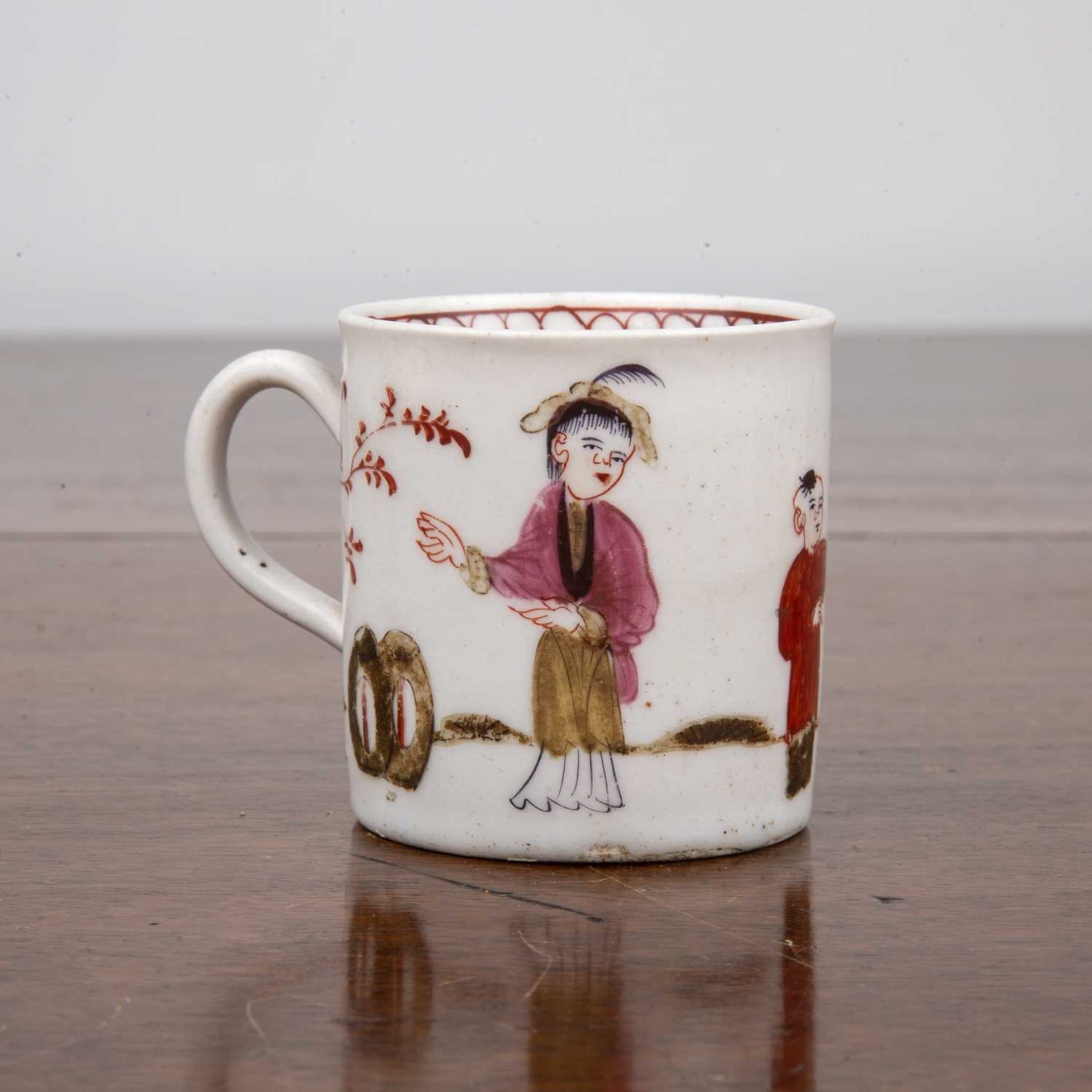 Early Lowestoft coffee can 18th Century, decorated with polychrome colours with Chinese figures, 5. - Bild 2 aus 4