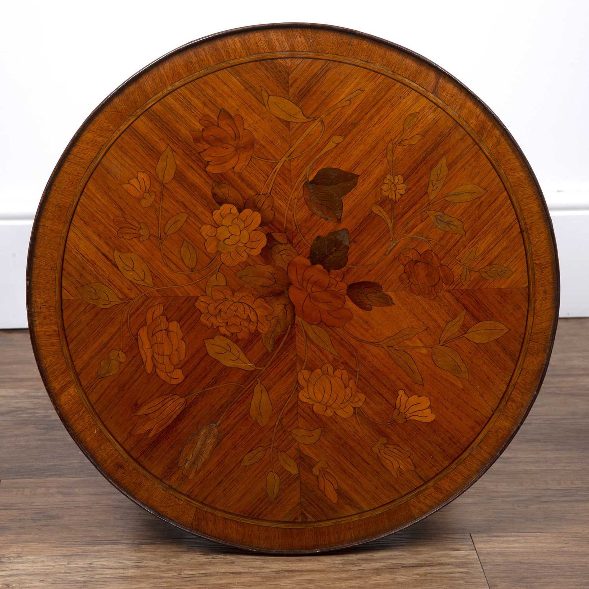 Kingwood circular occasional table French, late 19th/early 20th Century, with floral marquetry - Bild 4 aus 4