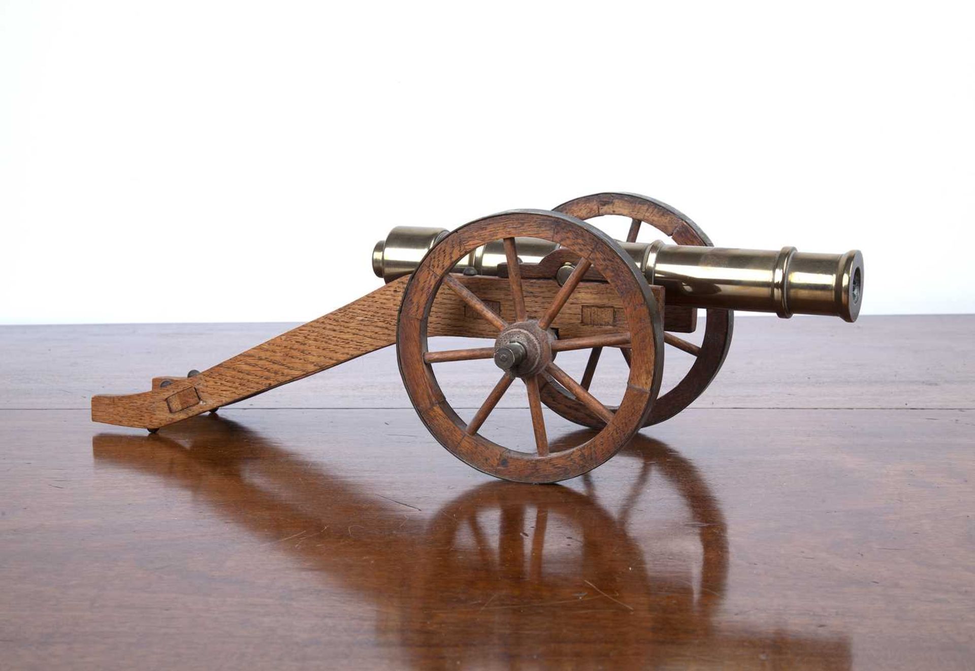 Model of a field cannon 20th Century, the carriage supported by two large wheels, 50cm (inc - Bild 2 aus 3