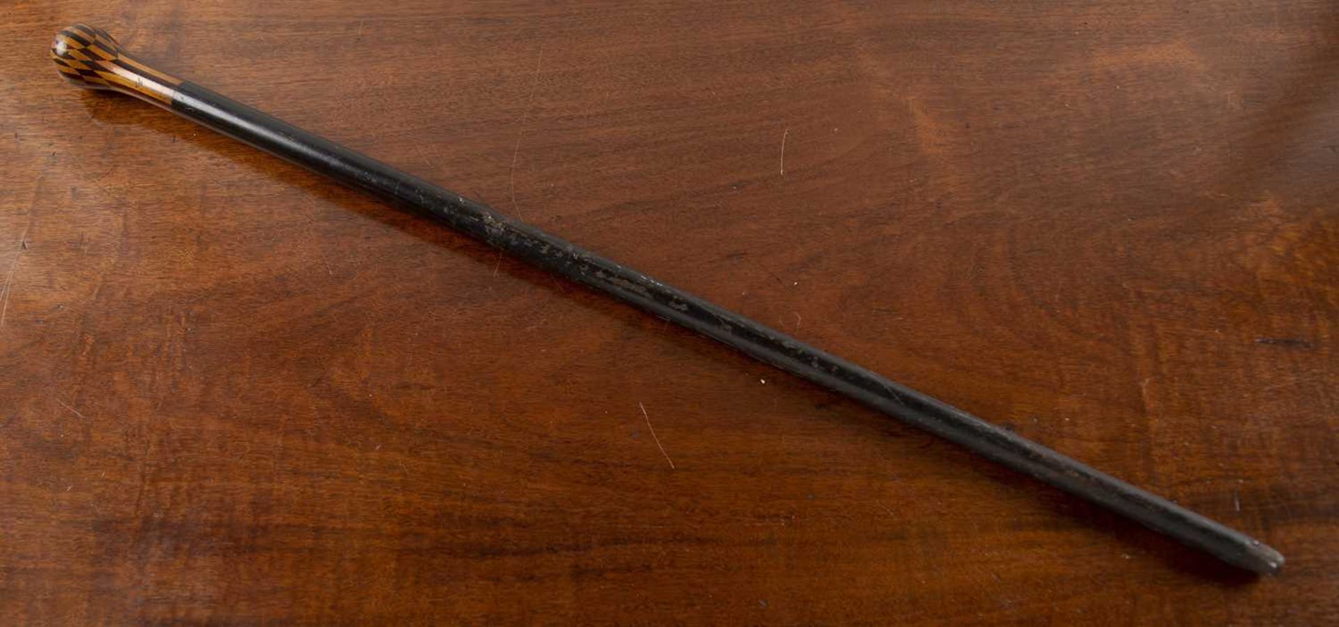 Parquetry handled walking cane Late 19th/early 20th Century, with chequered treen inlay to the - Bild 2 aus 2