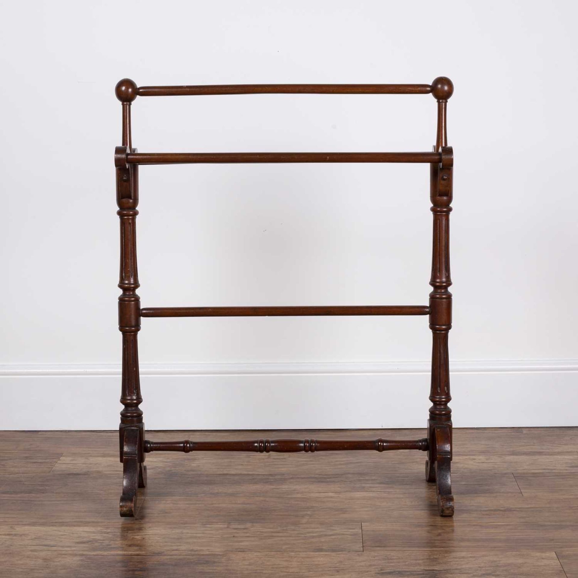 Mahogany towel rail 19th Century, with fluted columns, 67cm across, 88cm highWear and some old - Bild 3 aus 4