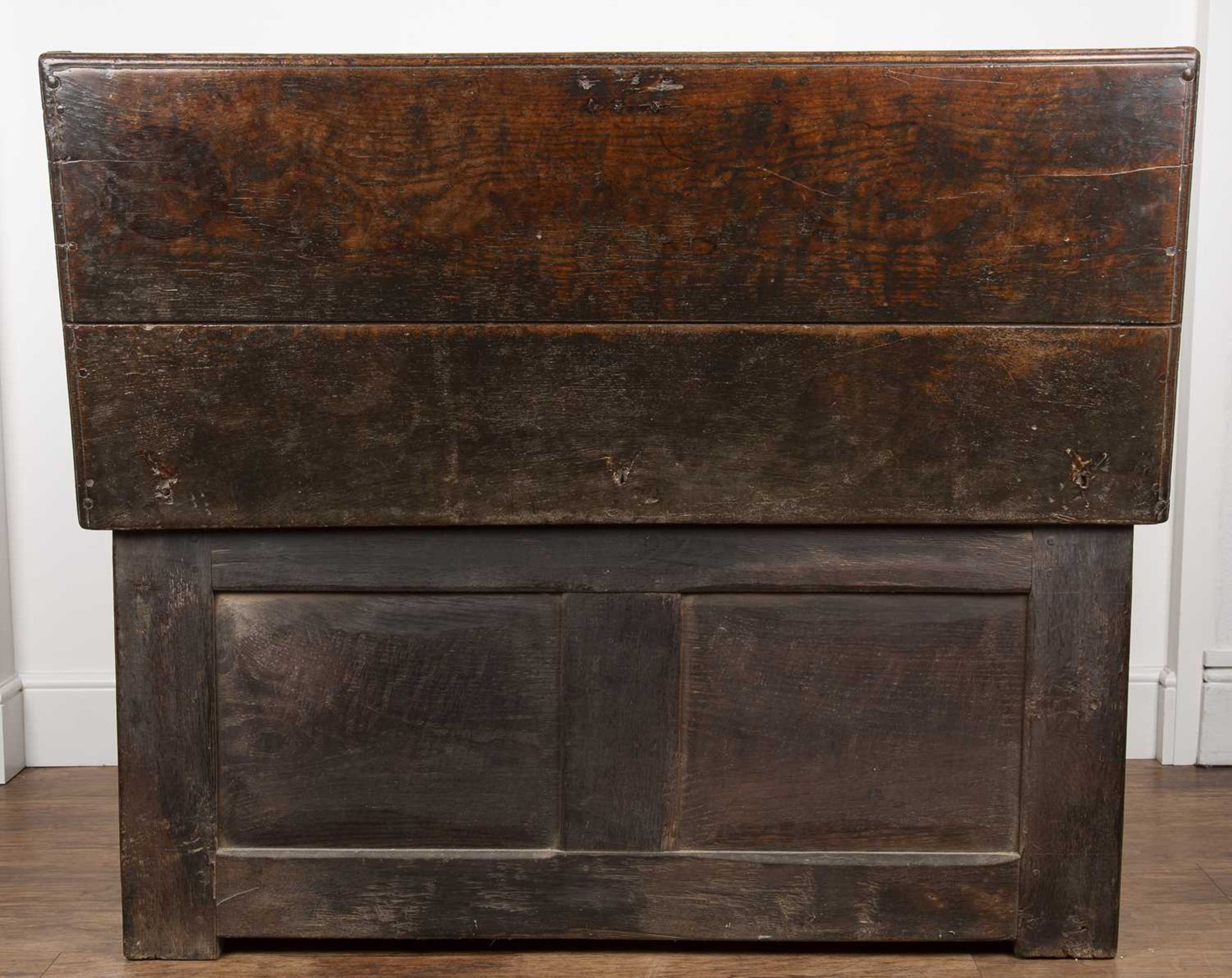 Oak moulded front coffer 17th Century, with three panels to the front and plain lift up top, 140cm x - Bild 5 aus 5