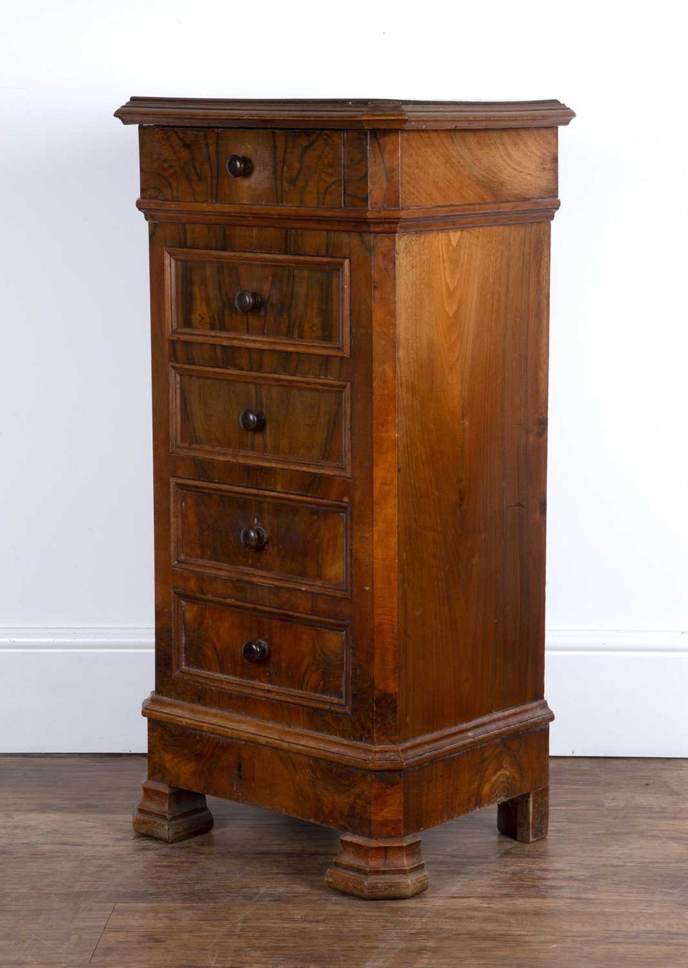 Walnut small narrow chest Continental, circa 1900, fitted five drawers, 44cm wide x 33cm deep x 89cm - Bild 3 aus 6