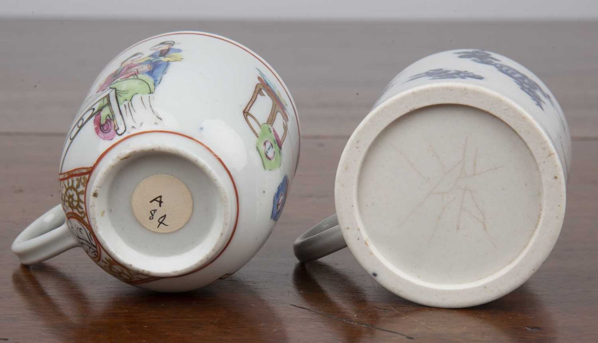 Two Worcester coffee cans 18th Century, the first decorated in polychrome colours depicting - Image 3 of 3