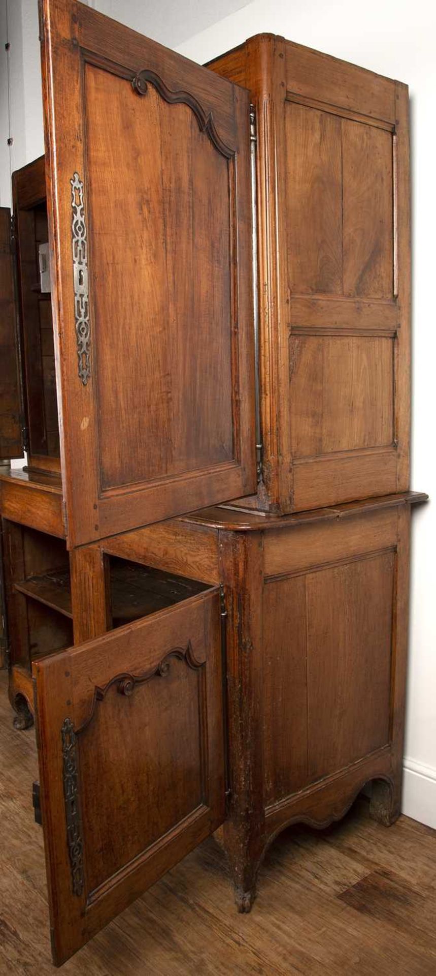 Walnut cabinet in two parts/meuble à deux corps French, late 18th/19th Century, the interior - Image 3 of 5