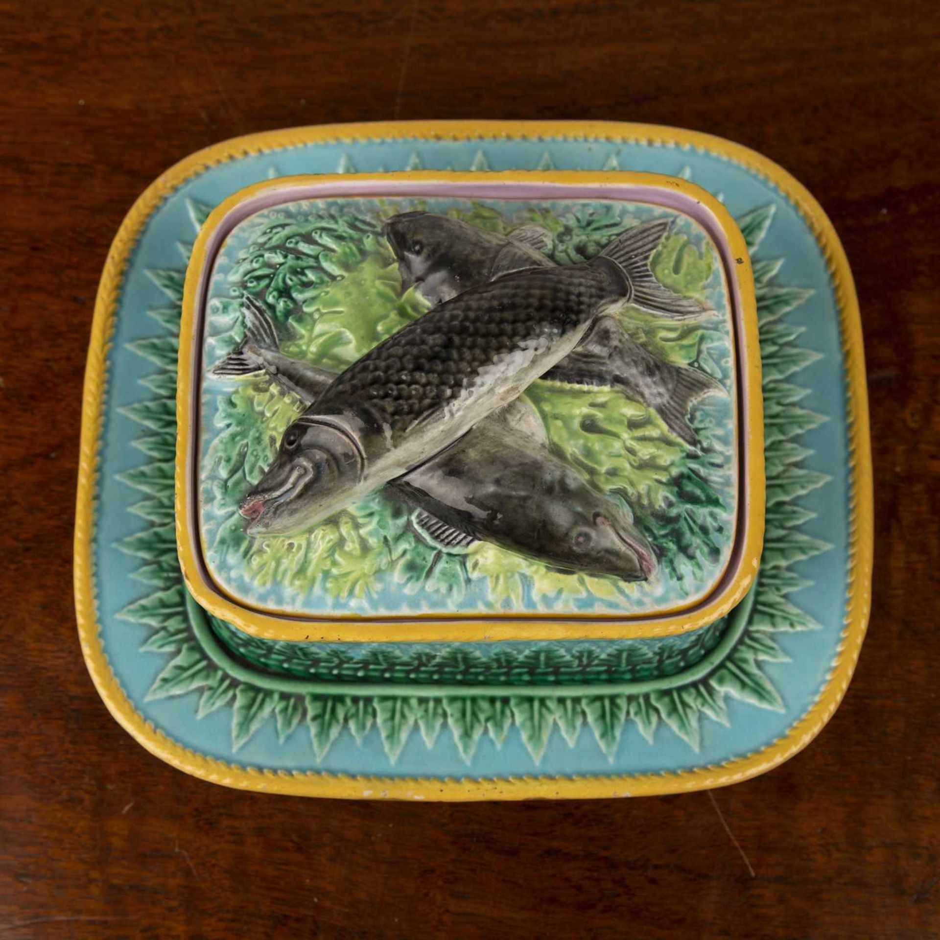 George Jones majolica sardine box, cover, and stand 19th Century, moulded with a band of stiff - Bild 2 aus 8