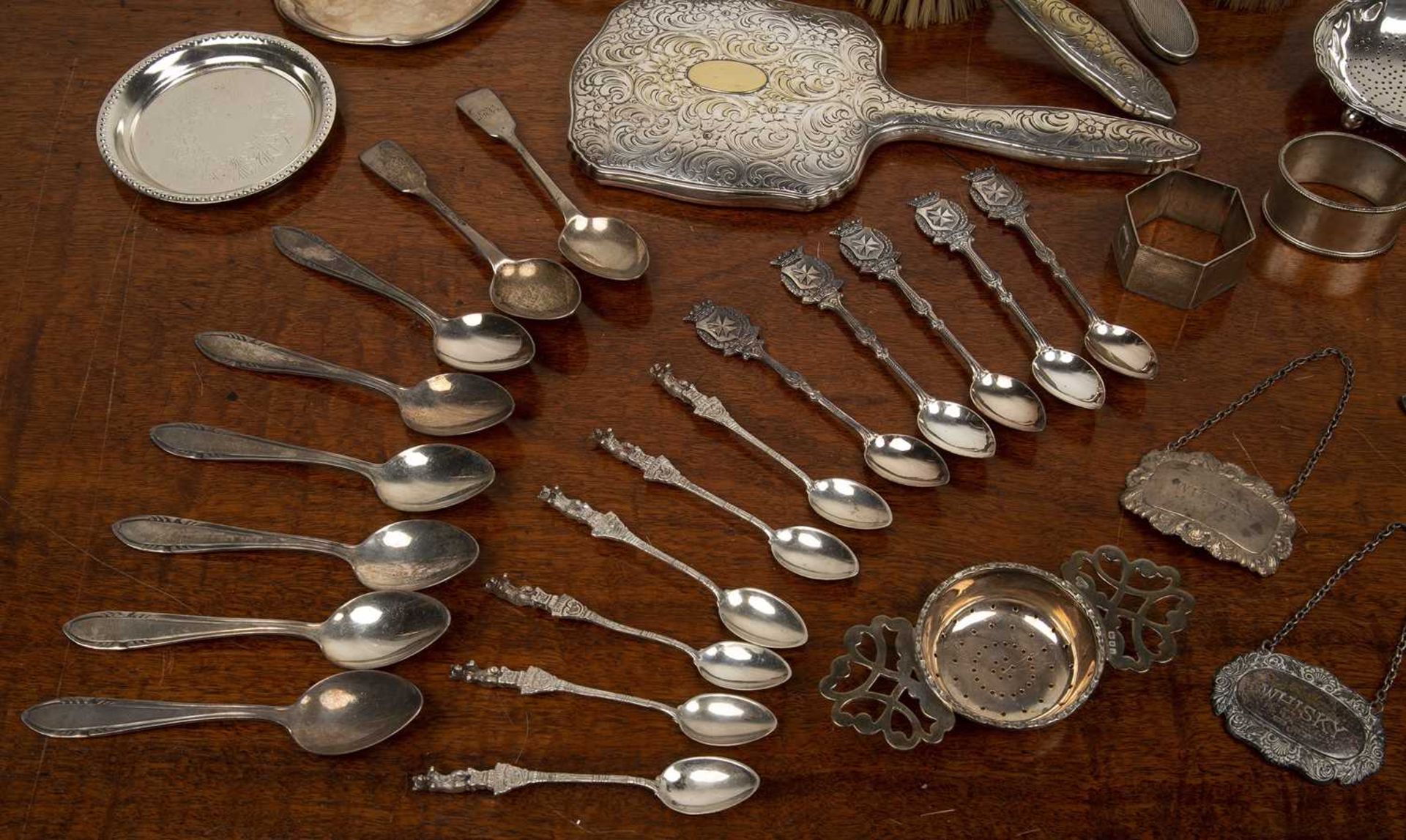 Collection of silver and silver plated ware comprising of: a cased set of six silver teaspoons and - Image 2 of 9