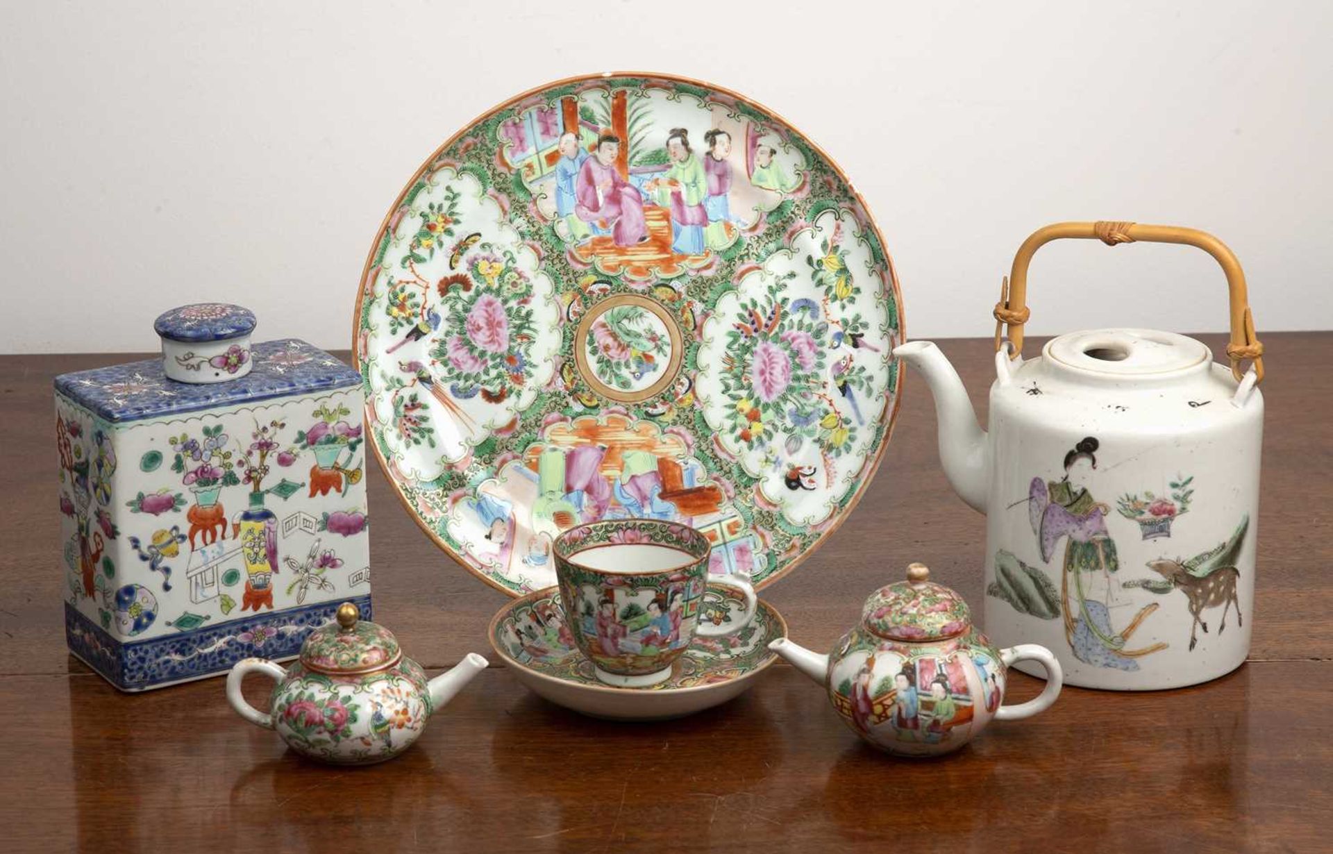 Group of Canton porcelain Chinese, 19th Century, comprising a plate decorated with figures, 25cm