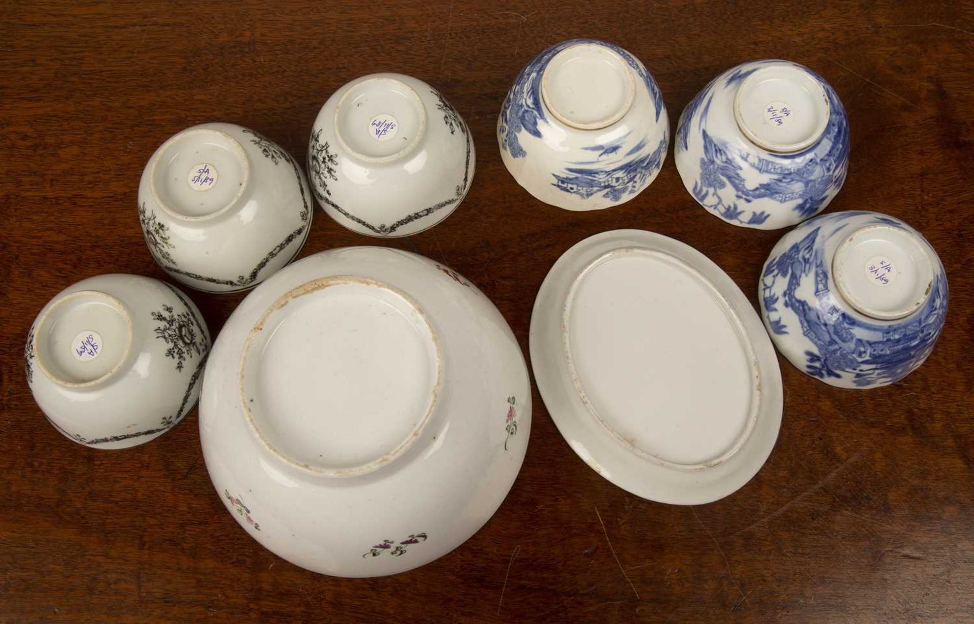 Group of porcelain including three Chinese export monochrome tea bowls, three Caughley tea bowls, - Image 3 of 3