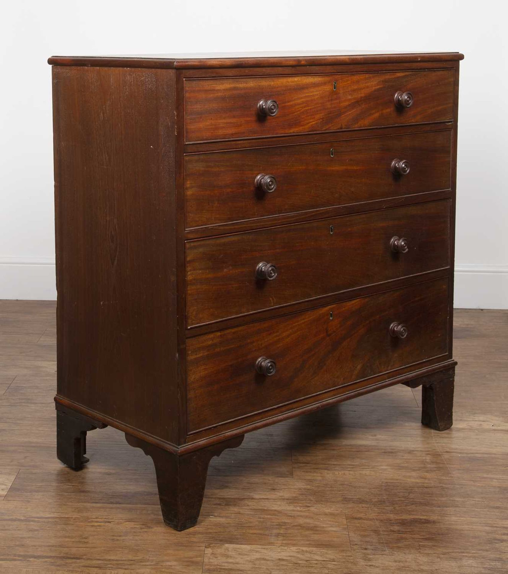 Mahogany Gillows style chest of four graduated drawers 19th Century, with turned handles and brass - Bild 4 aus 6
