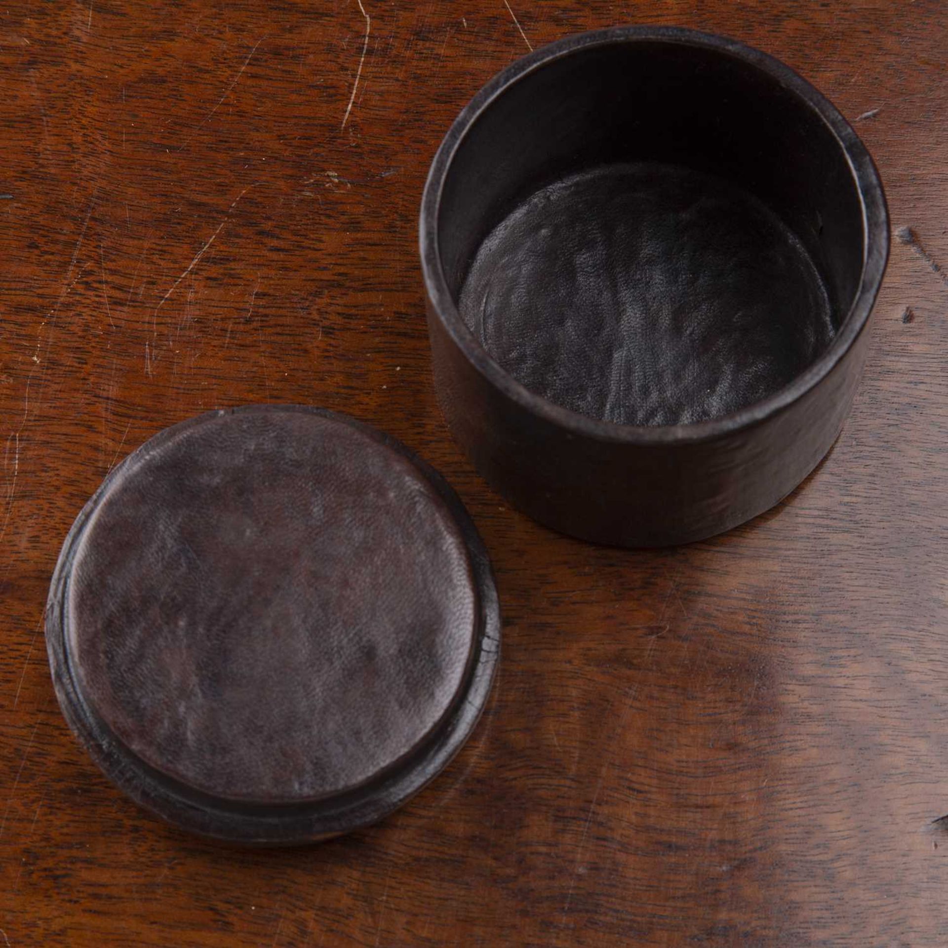 Small leather cylindrical box with impressed decoration including a compass on the lid, 6cm diameter - Image 2 of 3