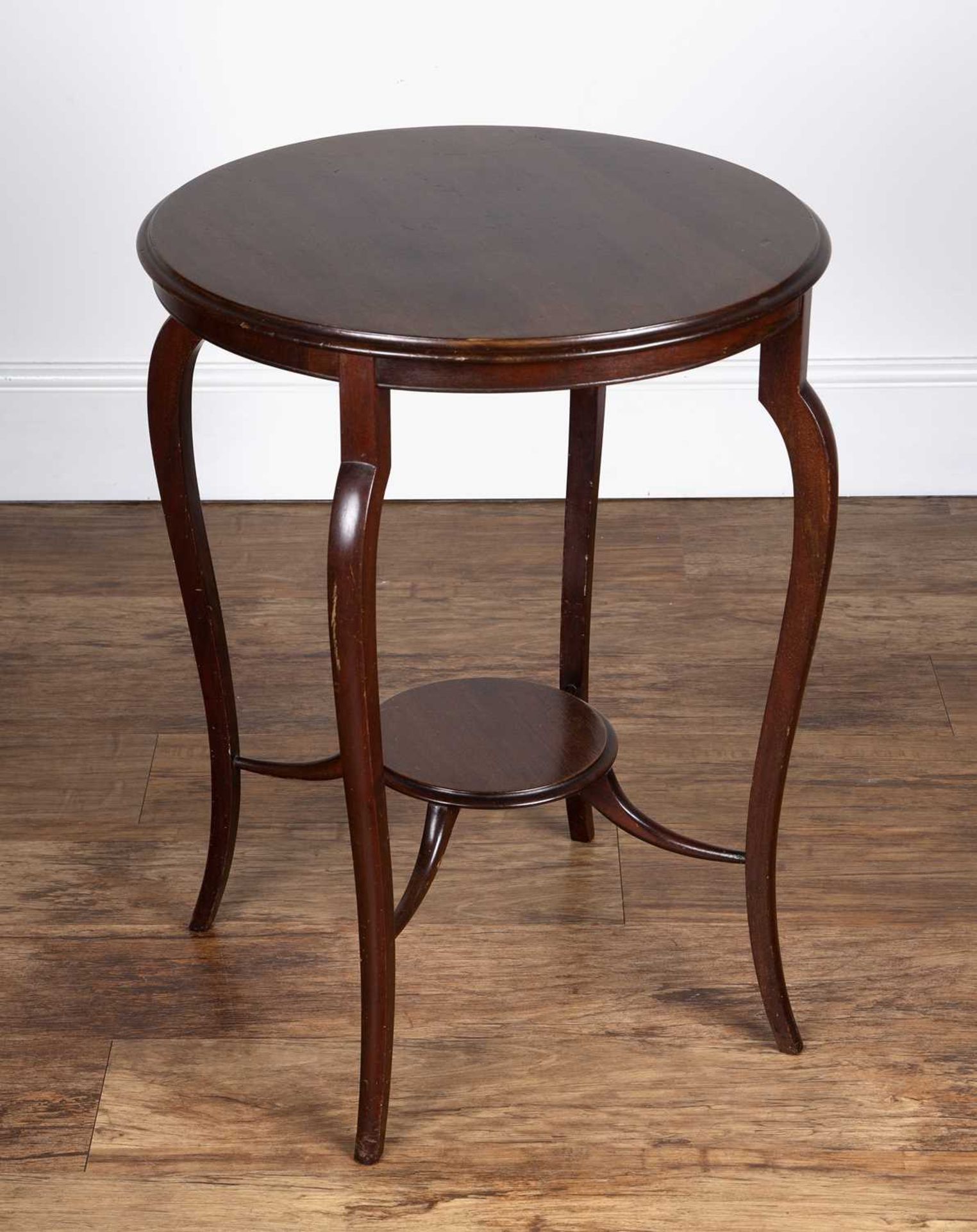 Mahogany occasional table Aesthetic movement, with circular top, 54cm wide x 69cm highOverall - Bild 2 aus 4