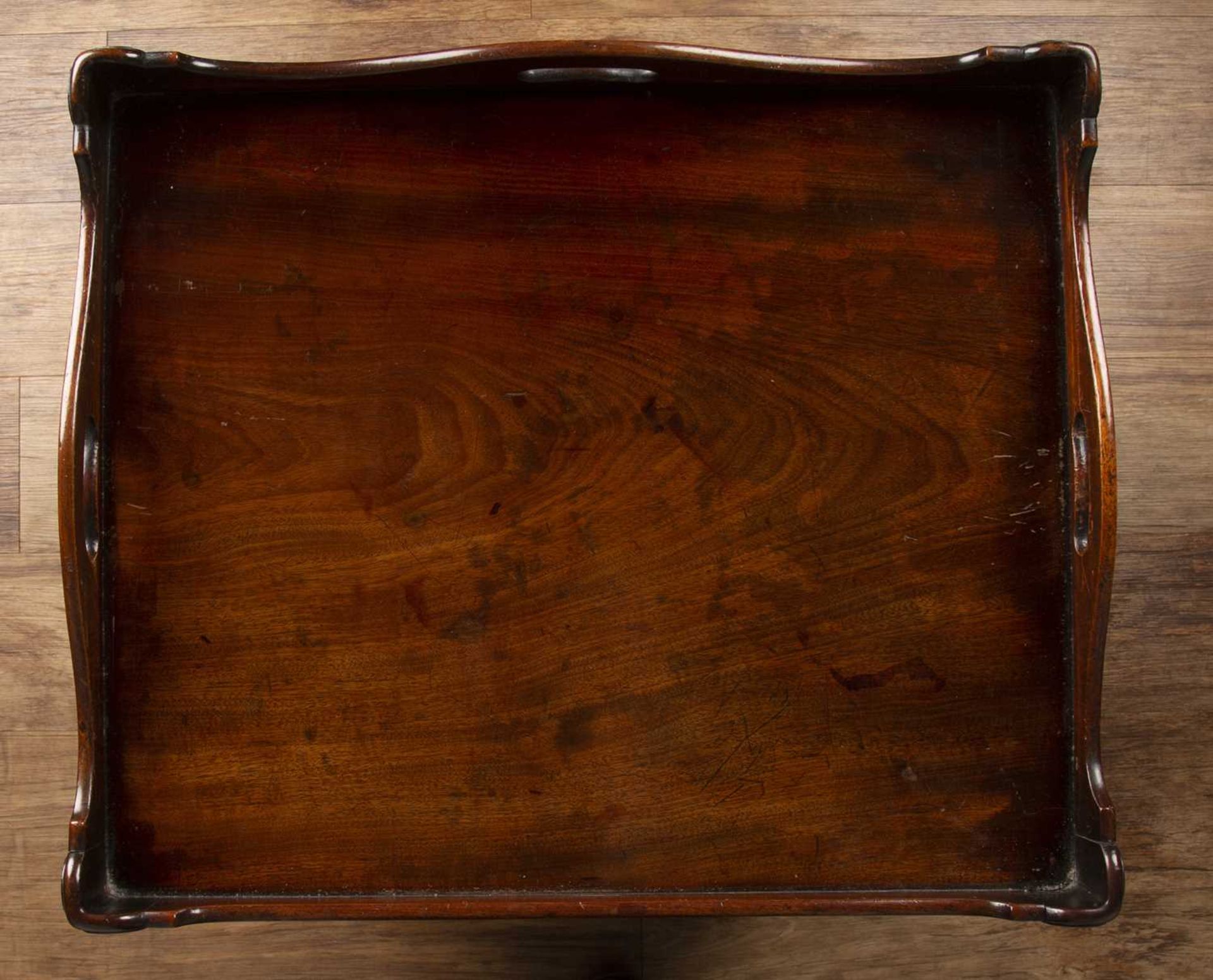 Mahogany tray top commode George III, with original pull-out fitted base and cupboard above with - Bild 7 aus 7