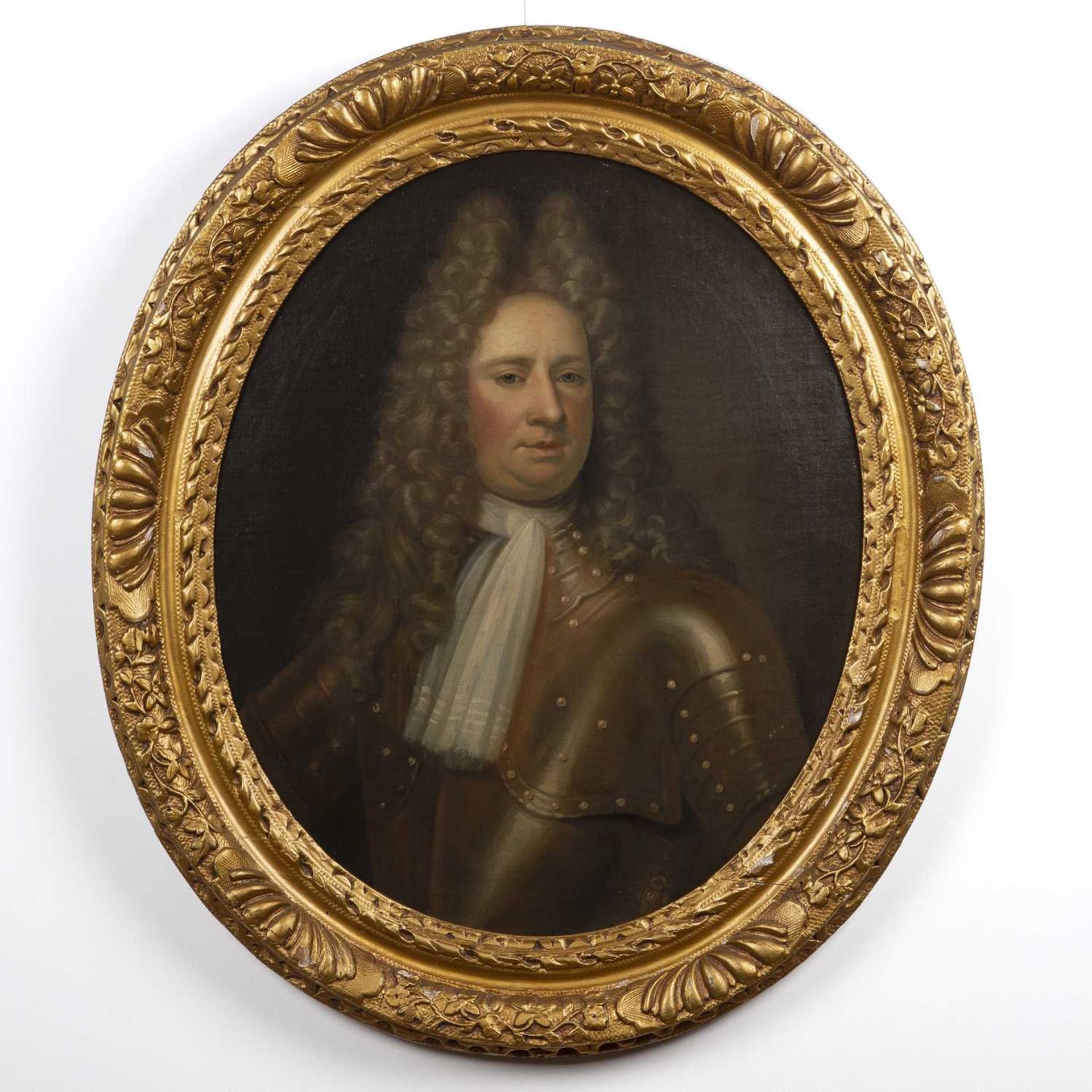 After Godfrey Kneller (1646-1723) Oval portrait of a nobleman wearing armour and a lace neckerchief, - Bild 2 aus 3