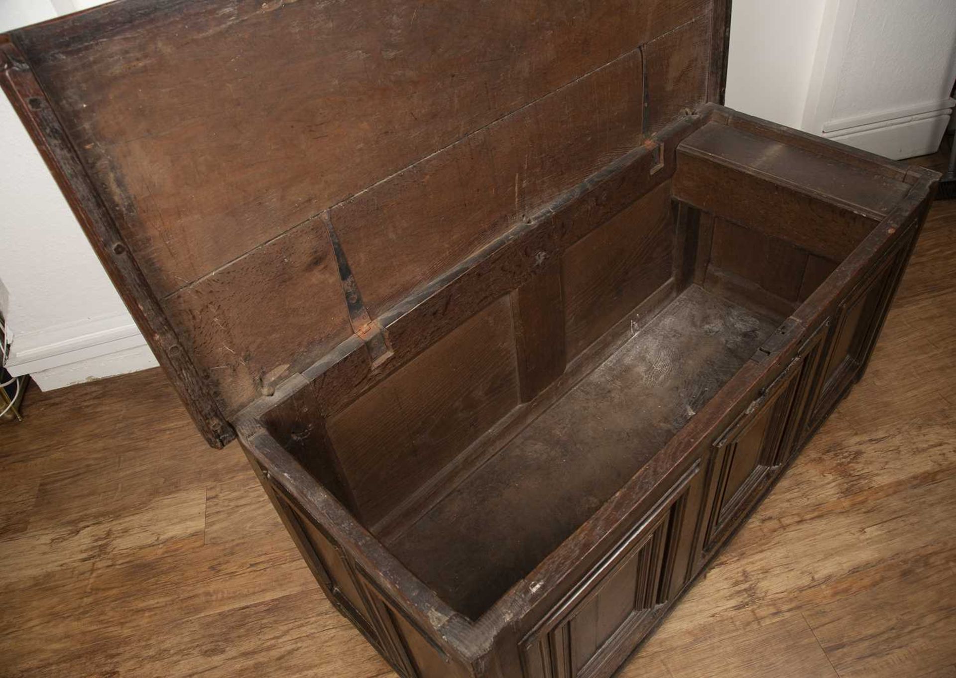 Oak moulded front coffer 17th Century, with three panels to the front and plain lift up top, 140cm x - Bild 3 aus 5