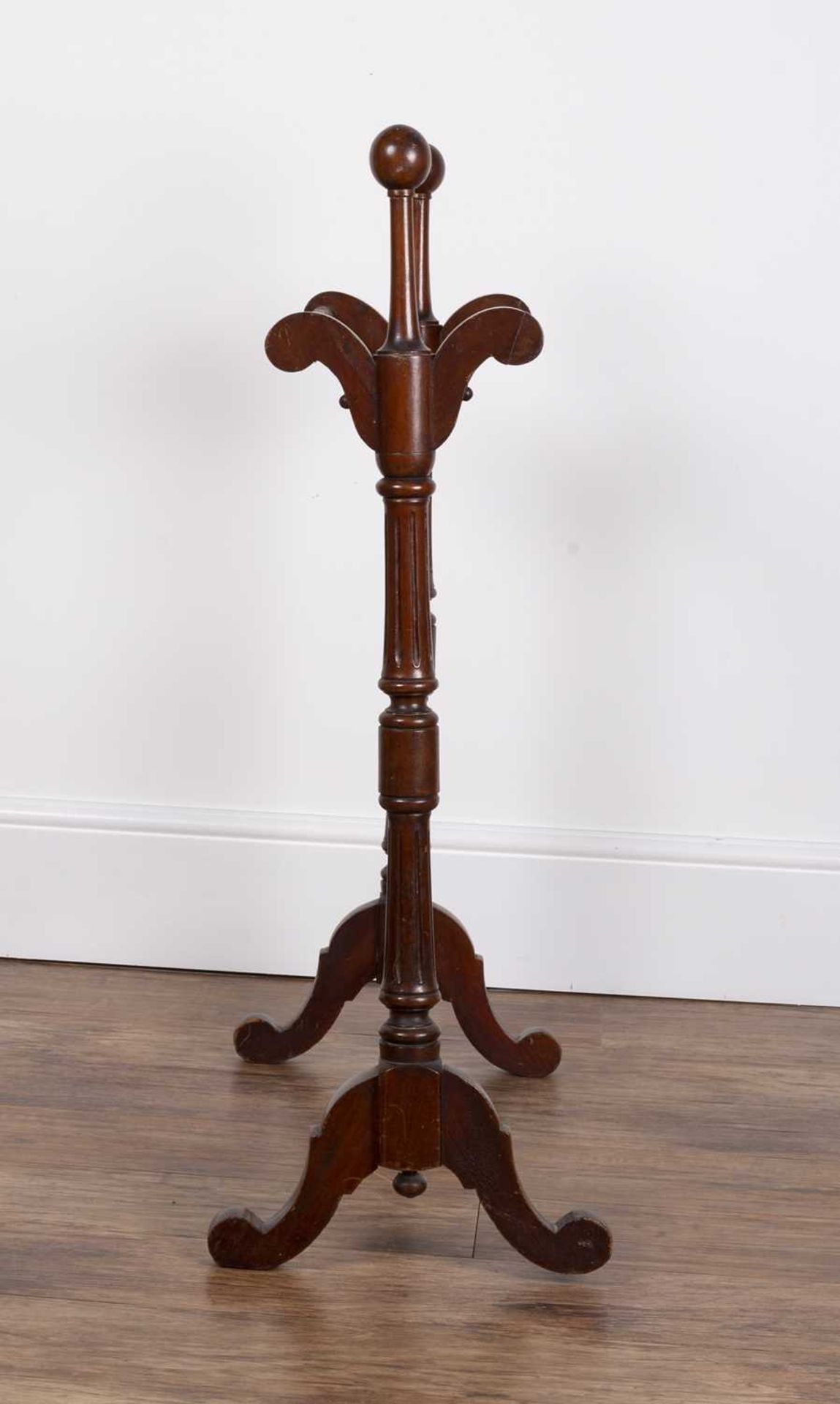 Mahogany towel rail 19th Century, with fluted columns, 67cm across, 88cm highWear and some old - Bild 2 aus 4