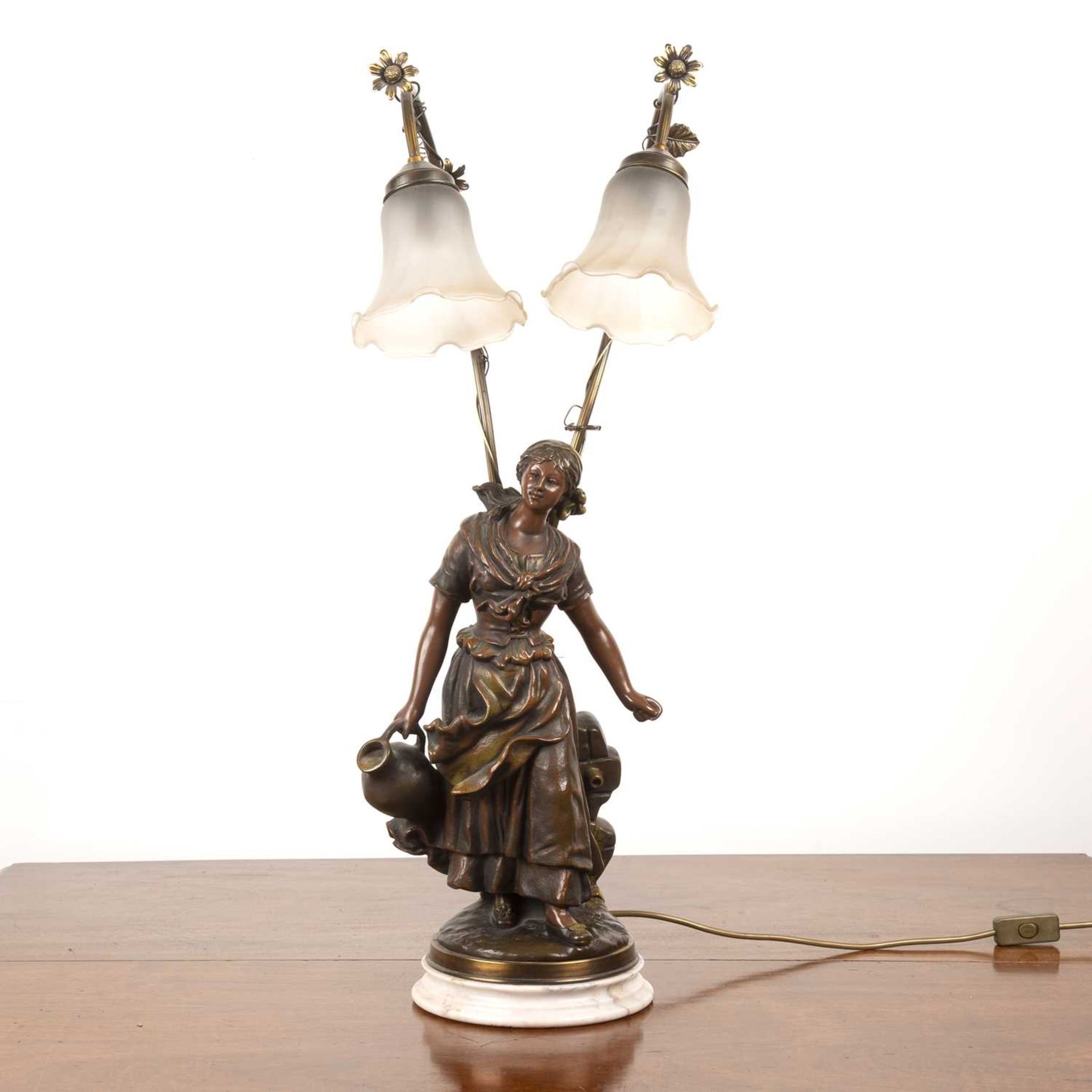 Gilt metal and resin table lamp with a marble base and two etched glass shades, 80cm high