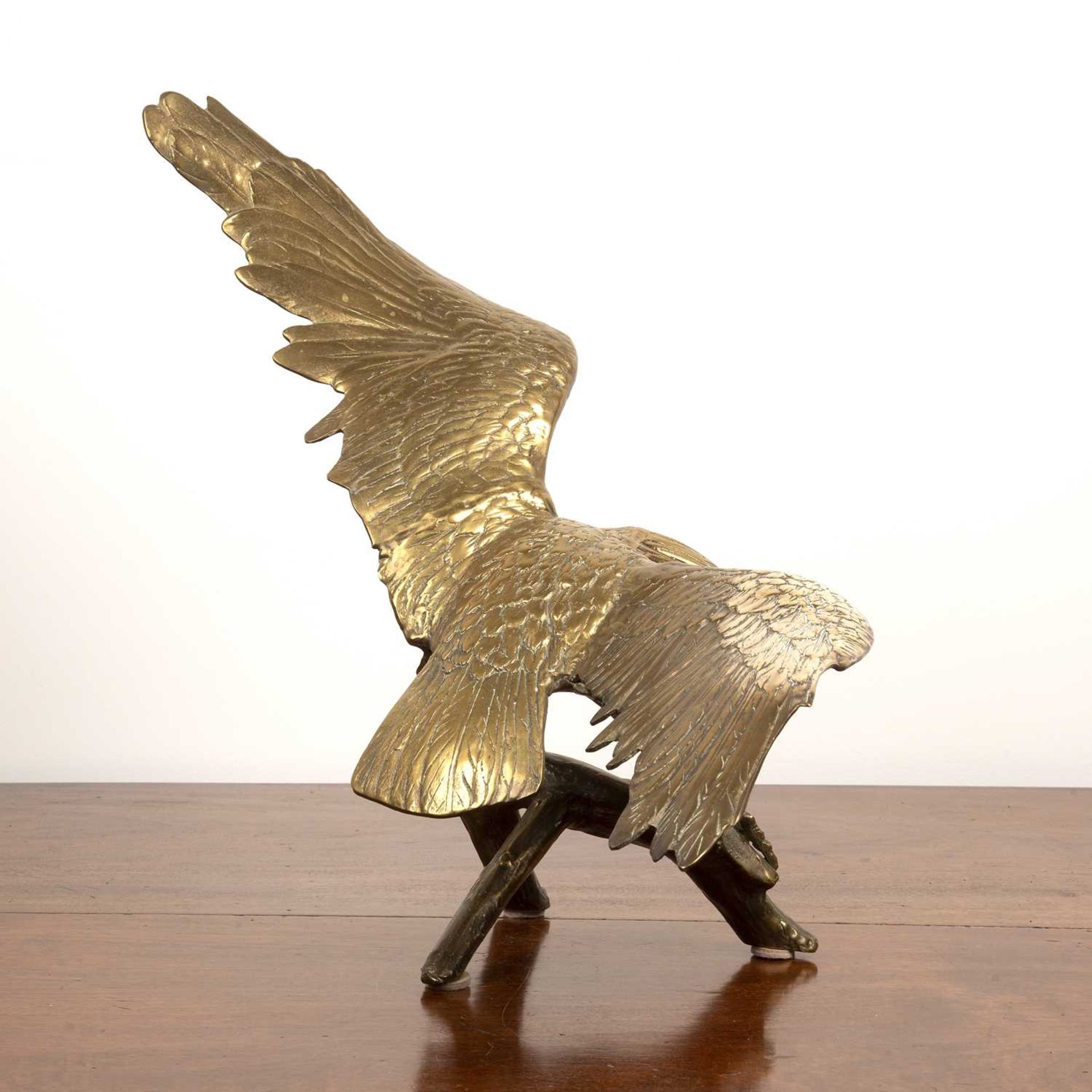 Gilded bronze eagle depicted perched on a tree branch with its talons spread, 71.5cm acrossAt - Bild 3 aus 3