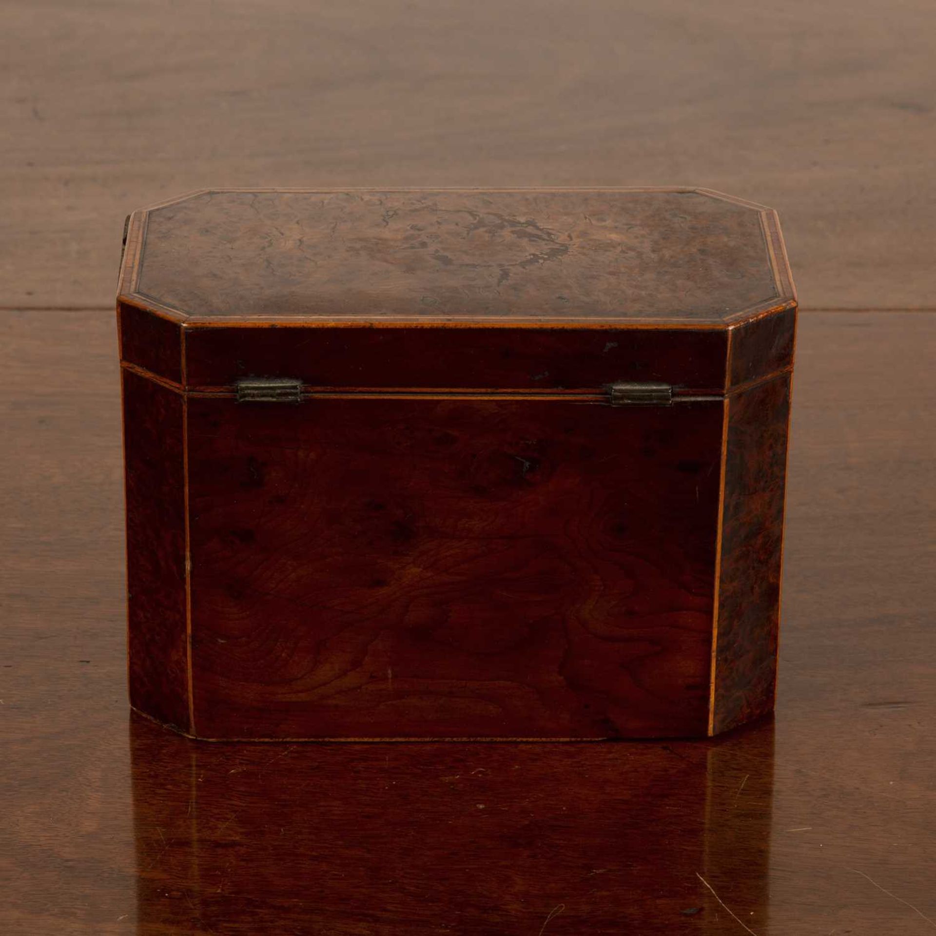 Yewood and burr Yew wood tea caddy 19th Century, with canted corners and box wood inlay, ivory - Bild 4 aus 6