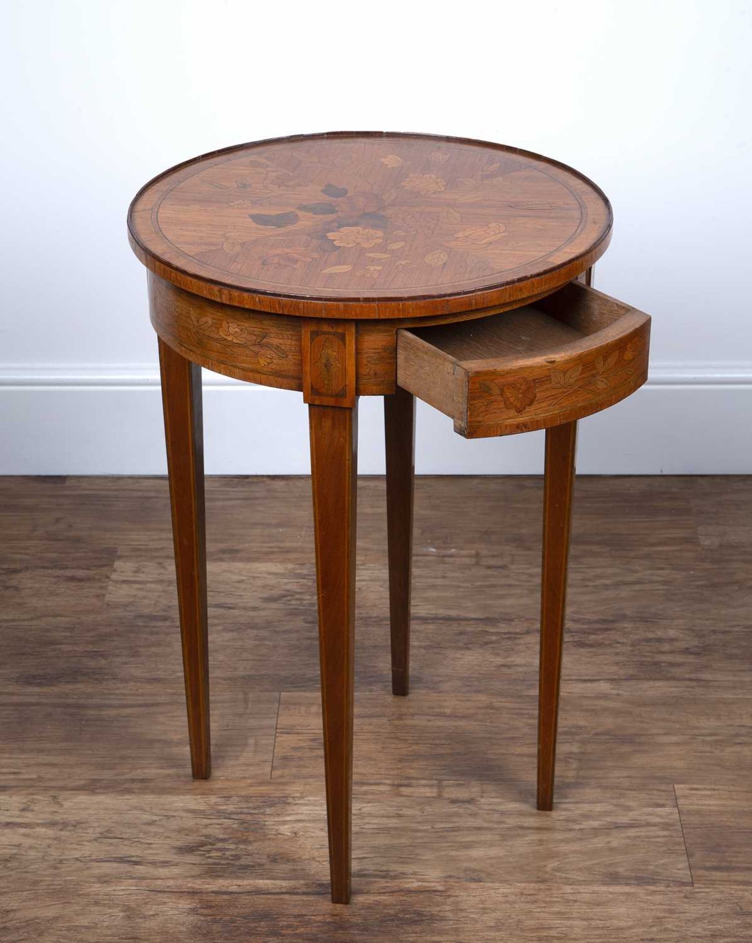 Kingwood circular occasional table French, late 19th/early 20th Century, with floral marquetry