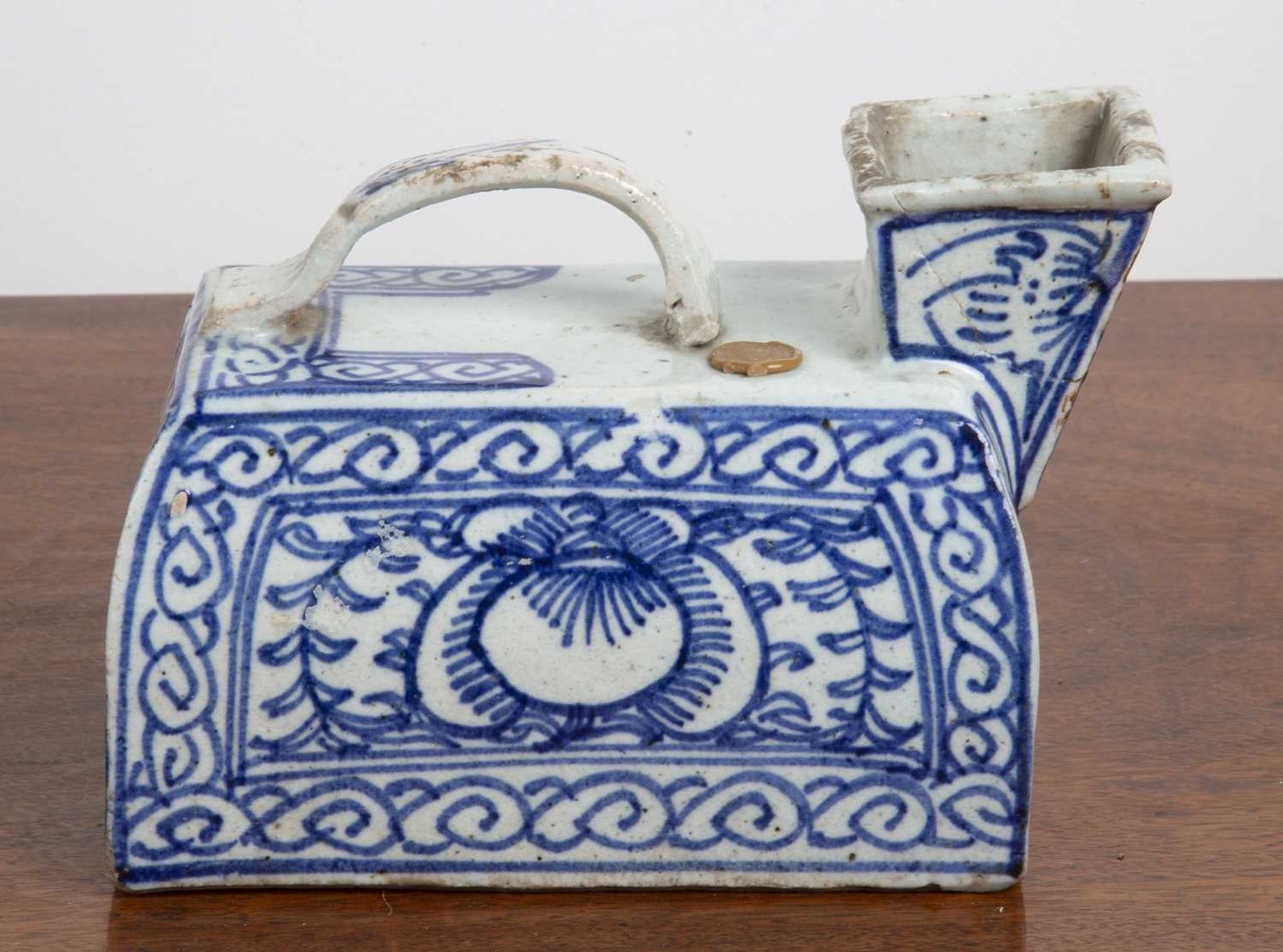 Blue and white porcelain bourdaloue Chinese, decorated with repeating blue and white motifs, with - Image 5 of 6