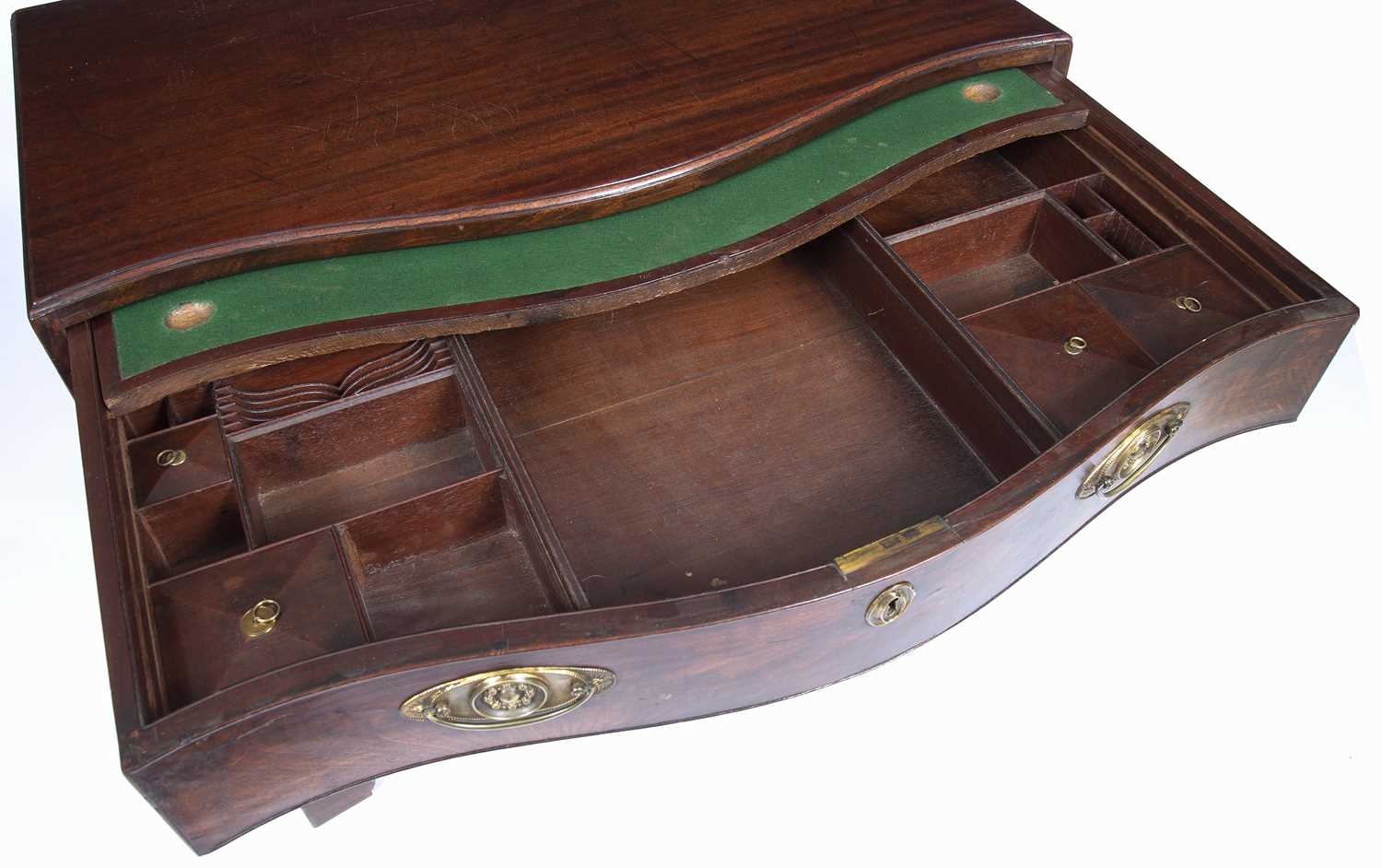 A George III serpentine mahogany dressing chest 91.5cm wide, 58cm deep 82cm highRepaired front right - Bild 4 aus 18