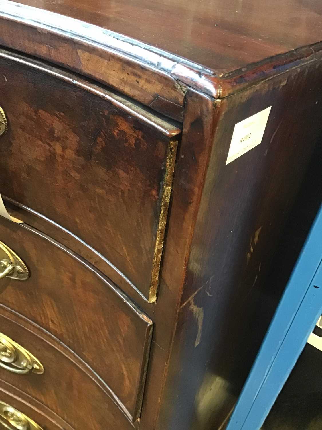 A George III serpentine mahogany dressing chest 91.5cm wide, 58cm deep 82cm highRepaired front right - Bild 13 aus 18