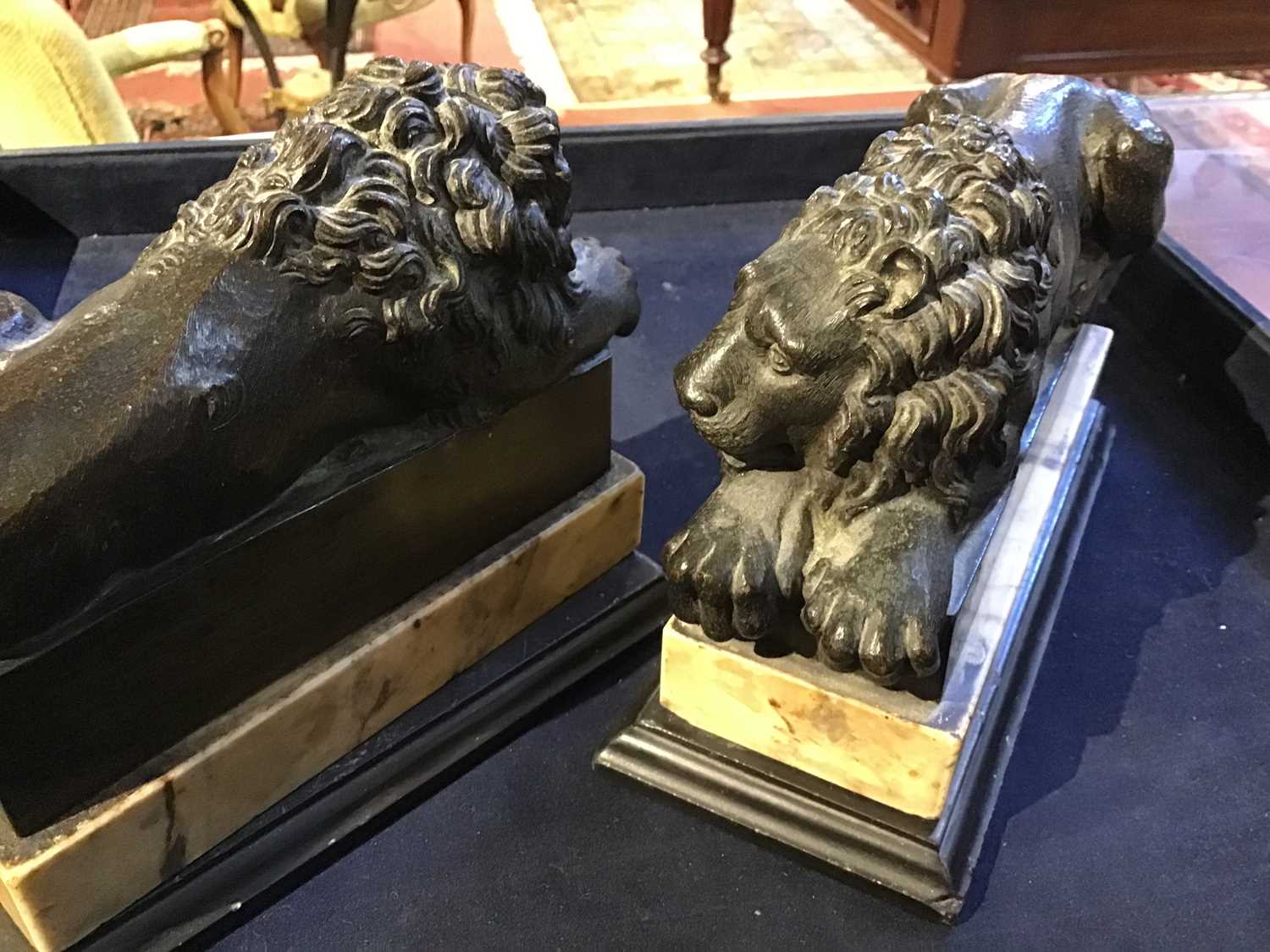 A pair of early 19th century Grand Tour bronze recumbent lions each mounted on white marble bases, - Image 10 of 10