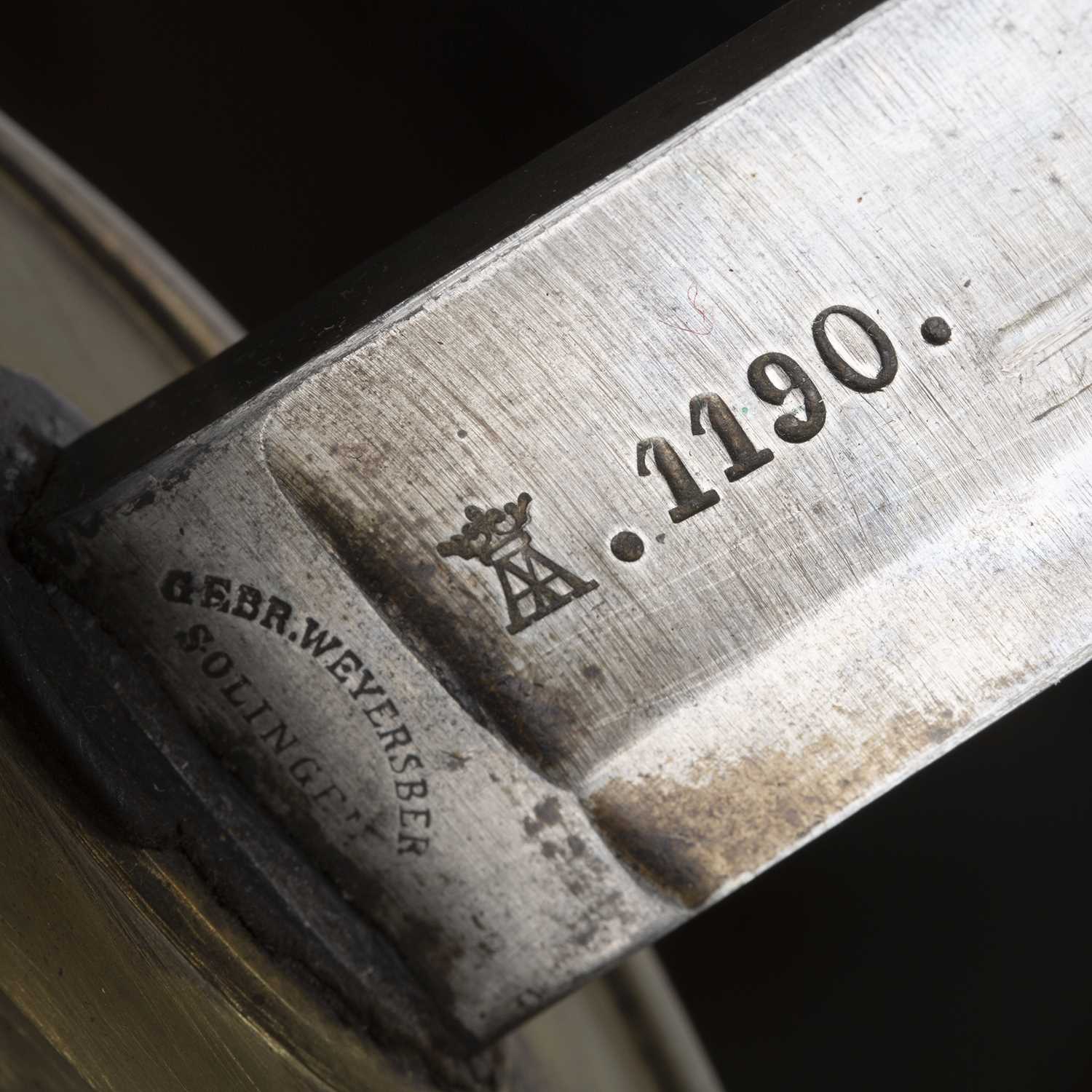 A French Light Cavalry sabre, blade numbered 1190, 92cm in length, with original scabbard together - Image 8 of 8