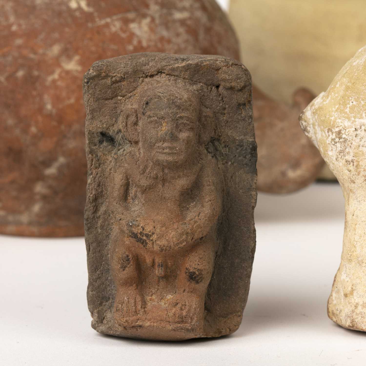 A group of ancient artefacts to include three Roman oil lamps, a figure riding a boar, a small - Bild 4 aus 4