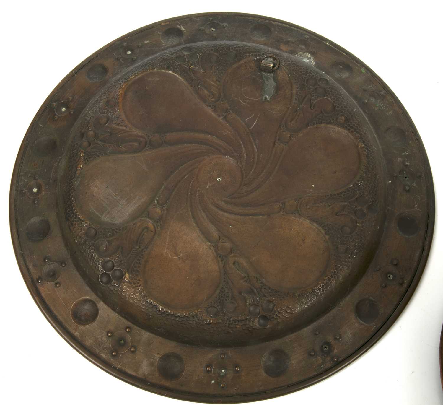 A 17th or 18th century copper jardiniere with a flared rim and gadrooned decoration, 25cm diameter x - Image 4 of 4