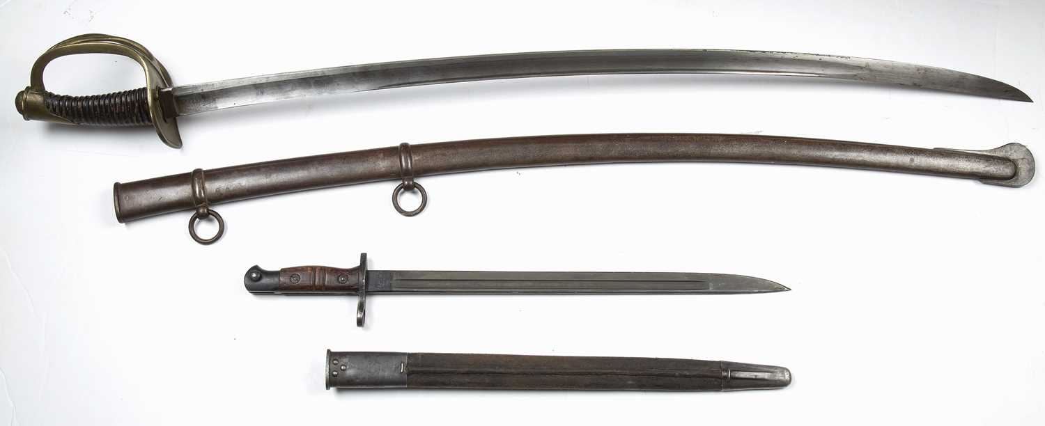 A French Light Cavalry sabre, blade numbered 1190, 92cm in length, with original scabbard together - Image 5 of 8