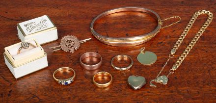 A collection of gold jewellery