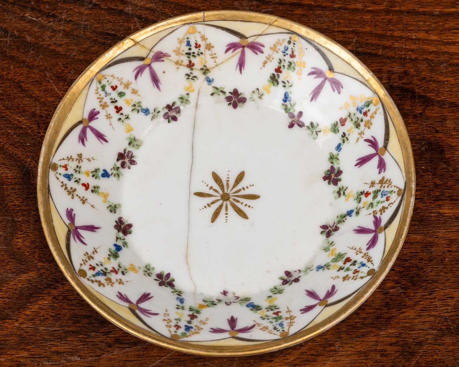 A collection of bijouterie and other porcelain - Image 18 of 20