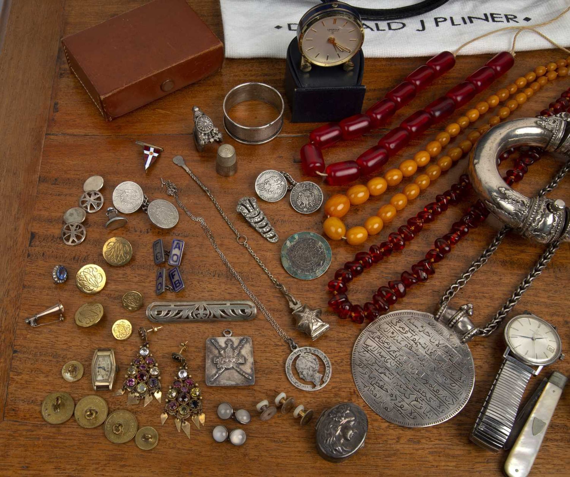 Collection of miscellaneous jewellery a vintage ladies handbag, a white metal Omani bracelet, a - Image 2 of 6