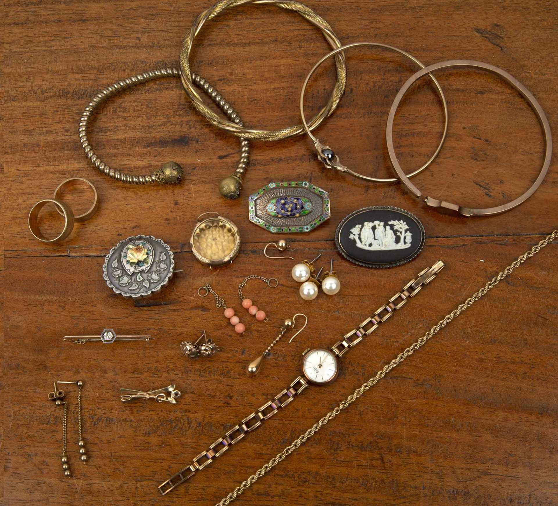 Collection of 9ct gold and gilt metal jewellery including a gold bracelet with ball and claw clasp/