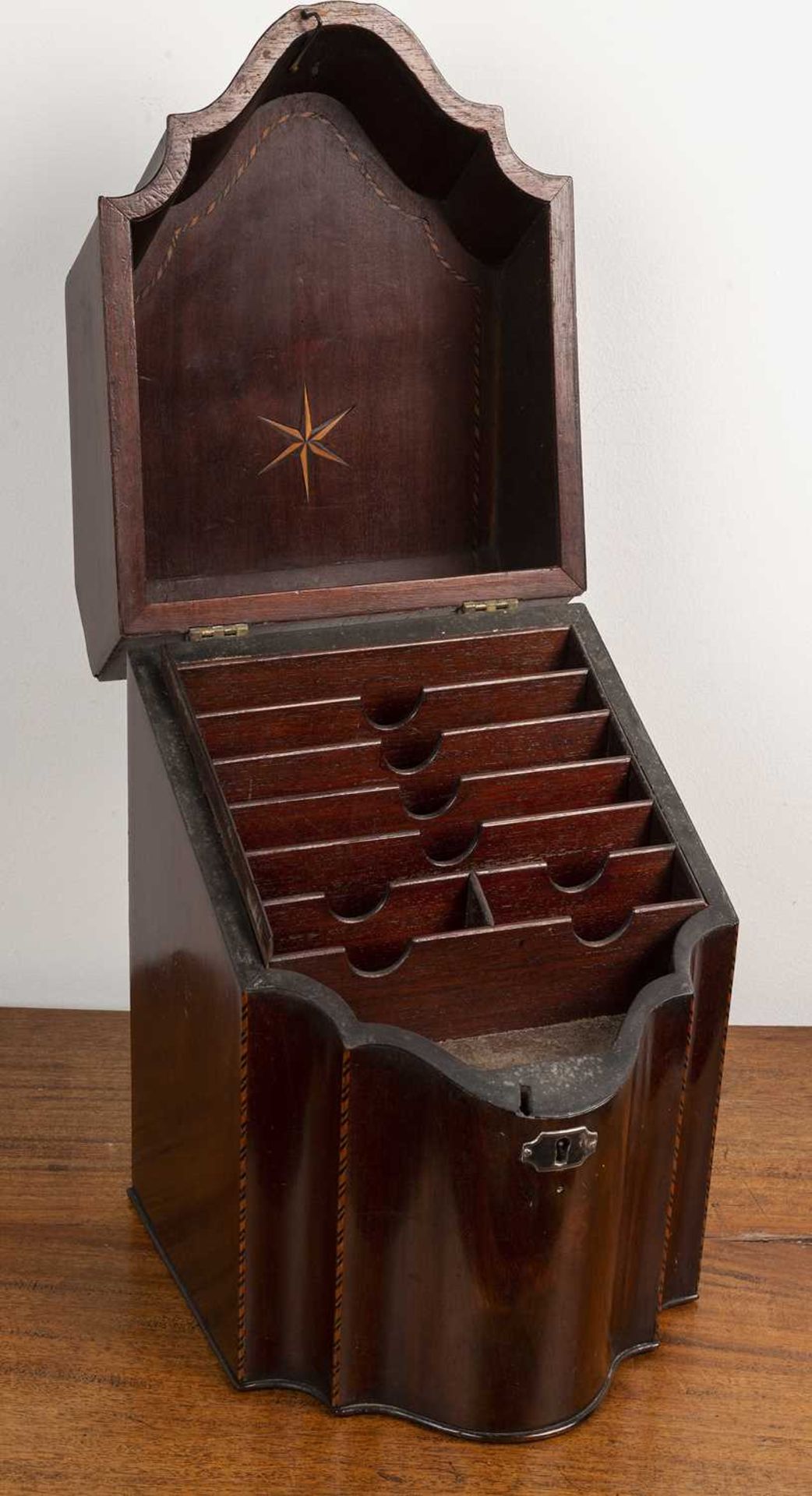 Mahogany marquetry inlaid knife or stationery box George III, with shaped front and crossbanded - Image 3 of 4