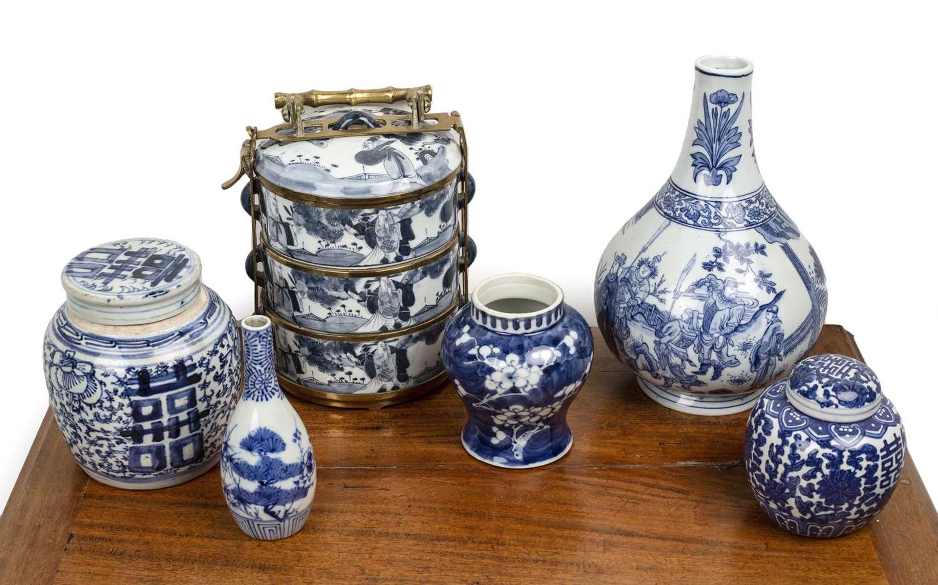 Group of blue and white porcelain Chinese and Japanese, to include a brass mounted tiffin case, 23cm