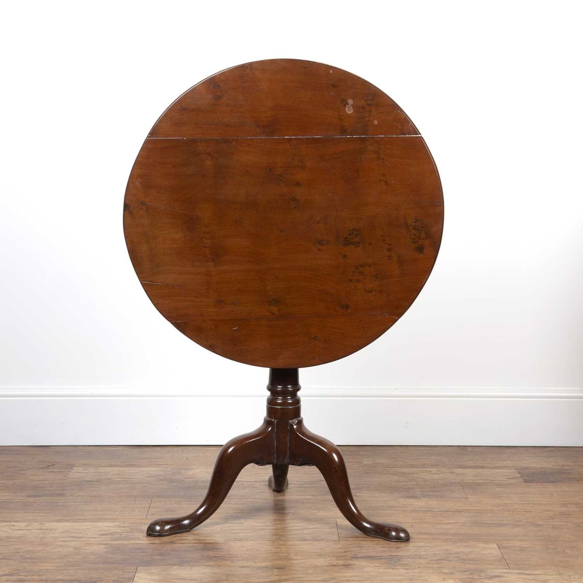 Yewood tilt top tripod table late 18th/early 19th Century, with circular top, 70.5cm wide x 69cm - Bild 2 aus 5