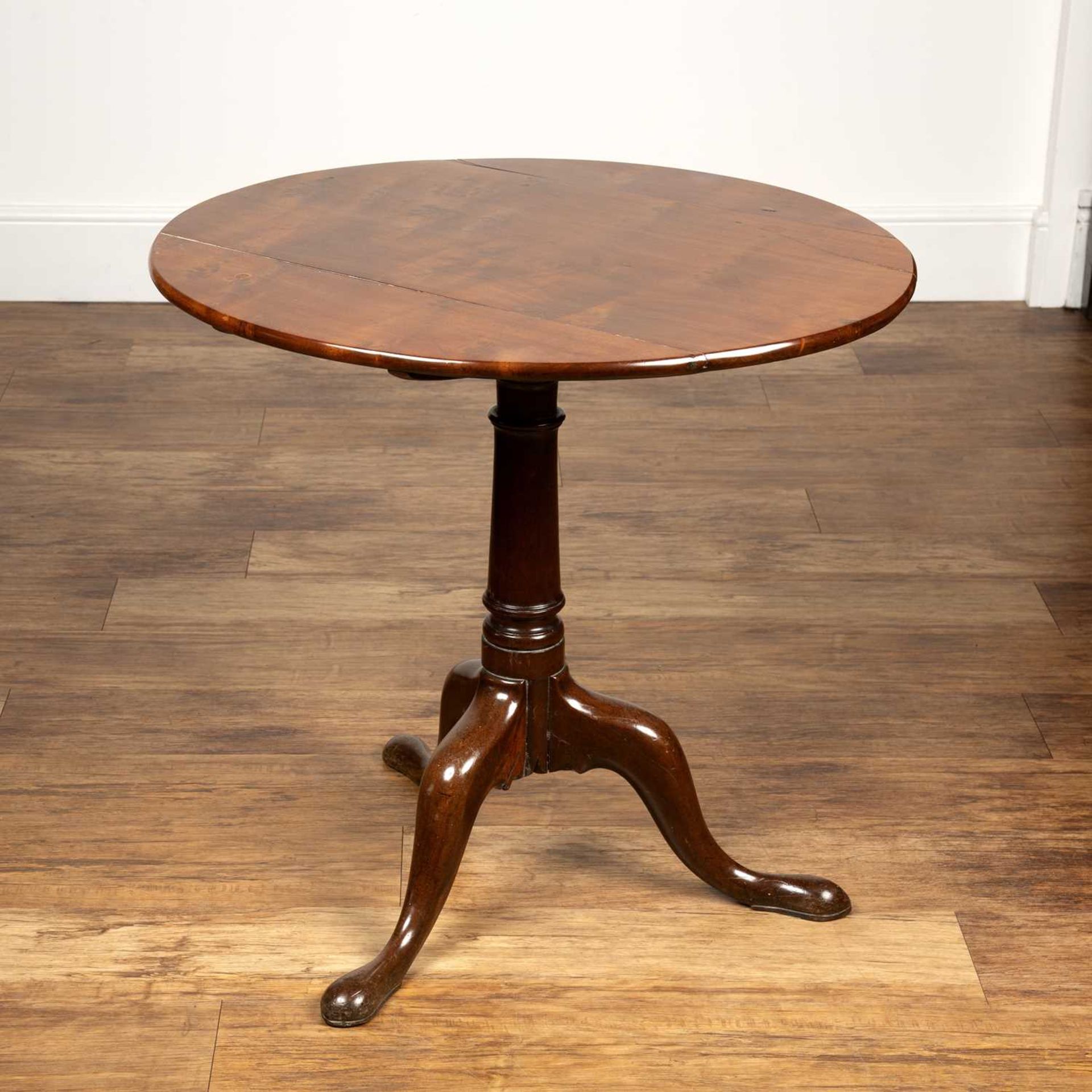 Yewood tilt top tripod table late 18th/early 19th Century, with circular top, 70.5cm wide x 69cm - Bild 3 aus 5
